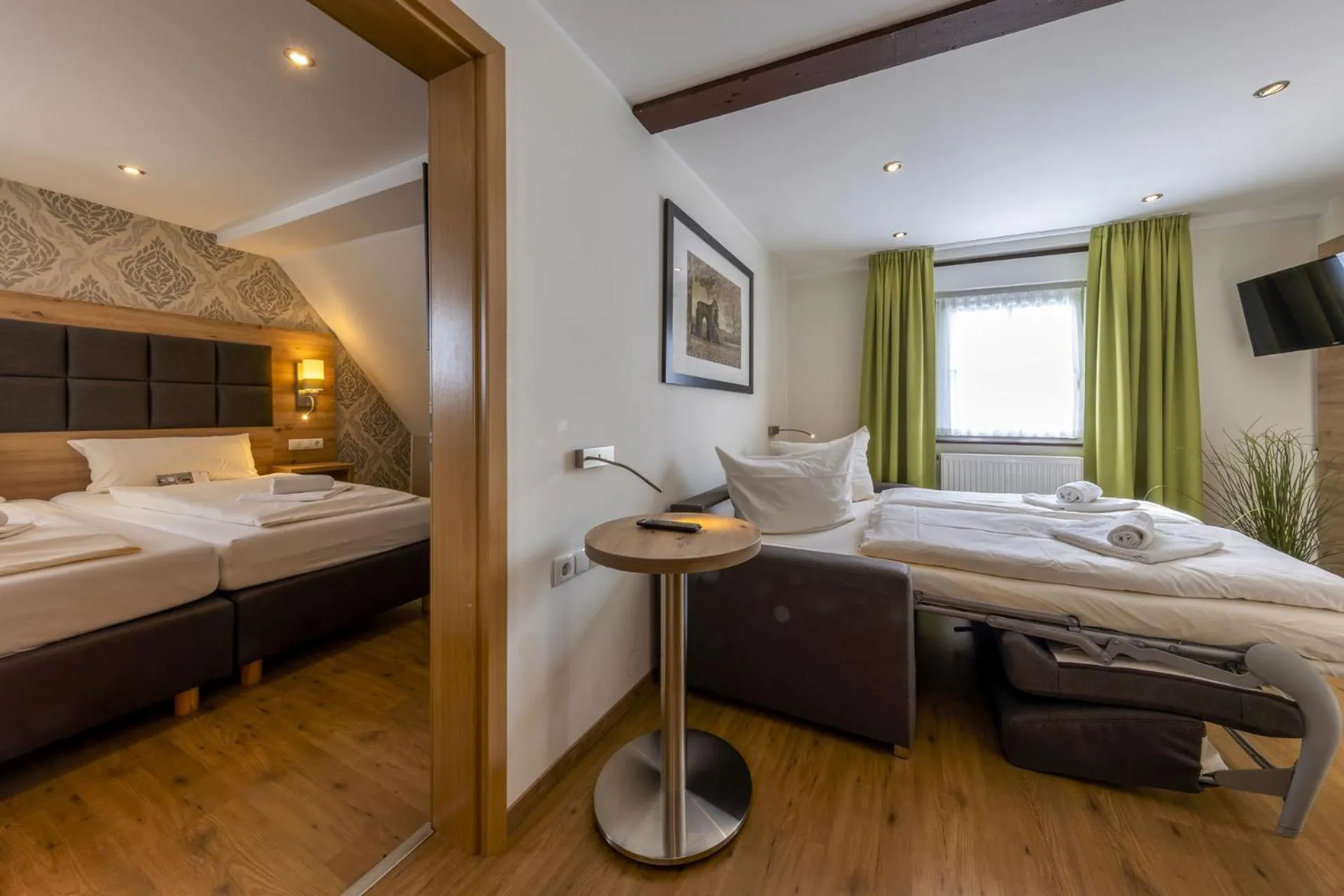 Photo of the whole room, Bed in AKZENT Hotel Restaurant Roter Ochse Rhens bei Koblenz