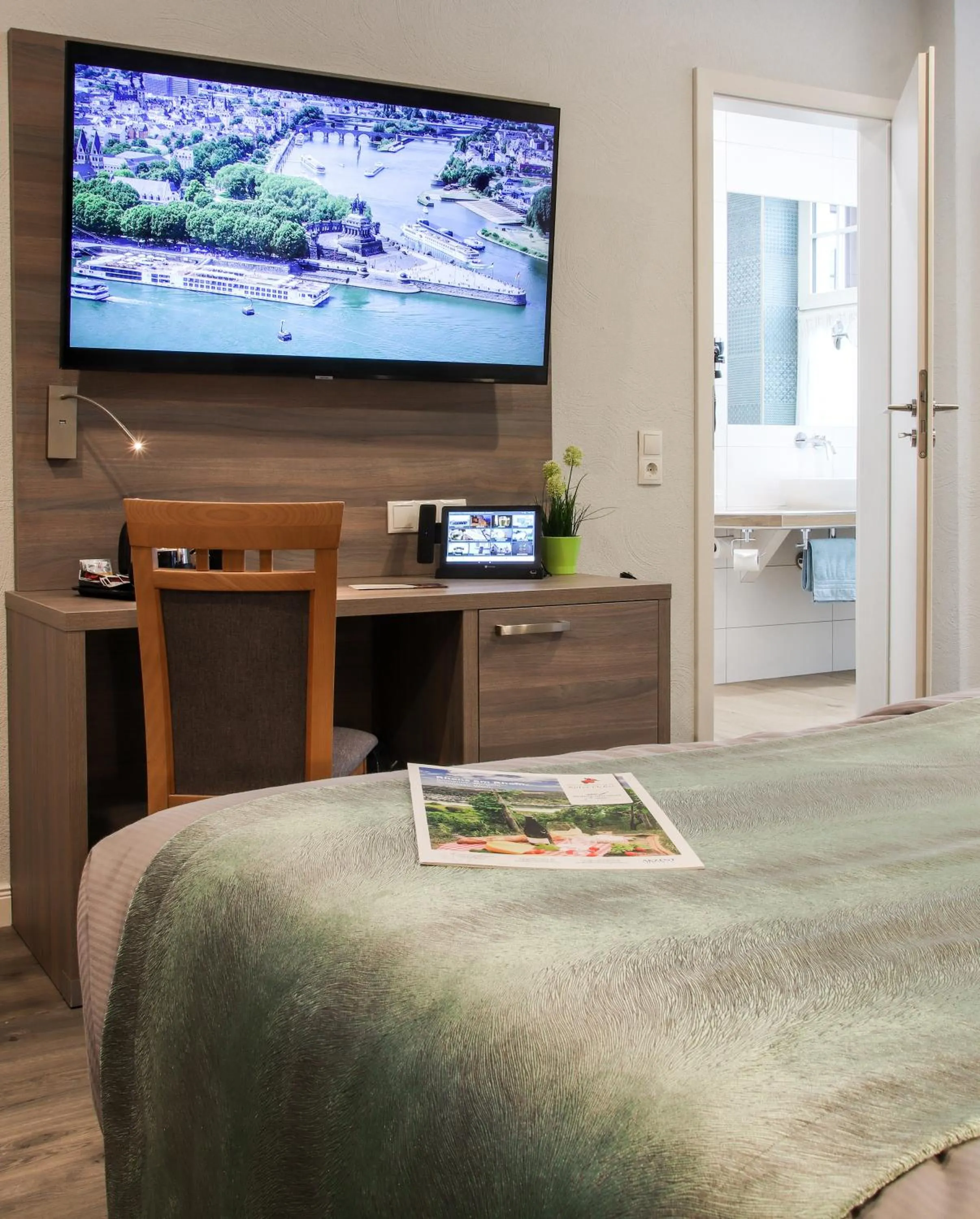 Bed in AKZENT Hotel Restaurant Roter Ochse Rhens bei Koblenz