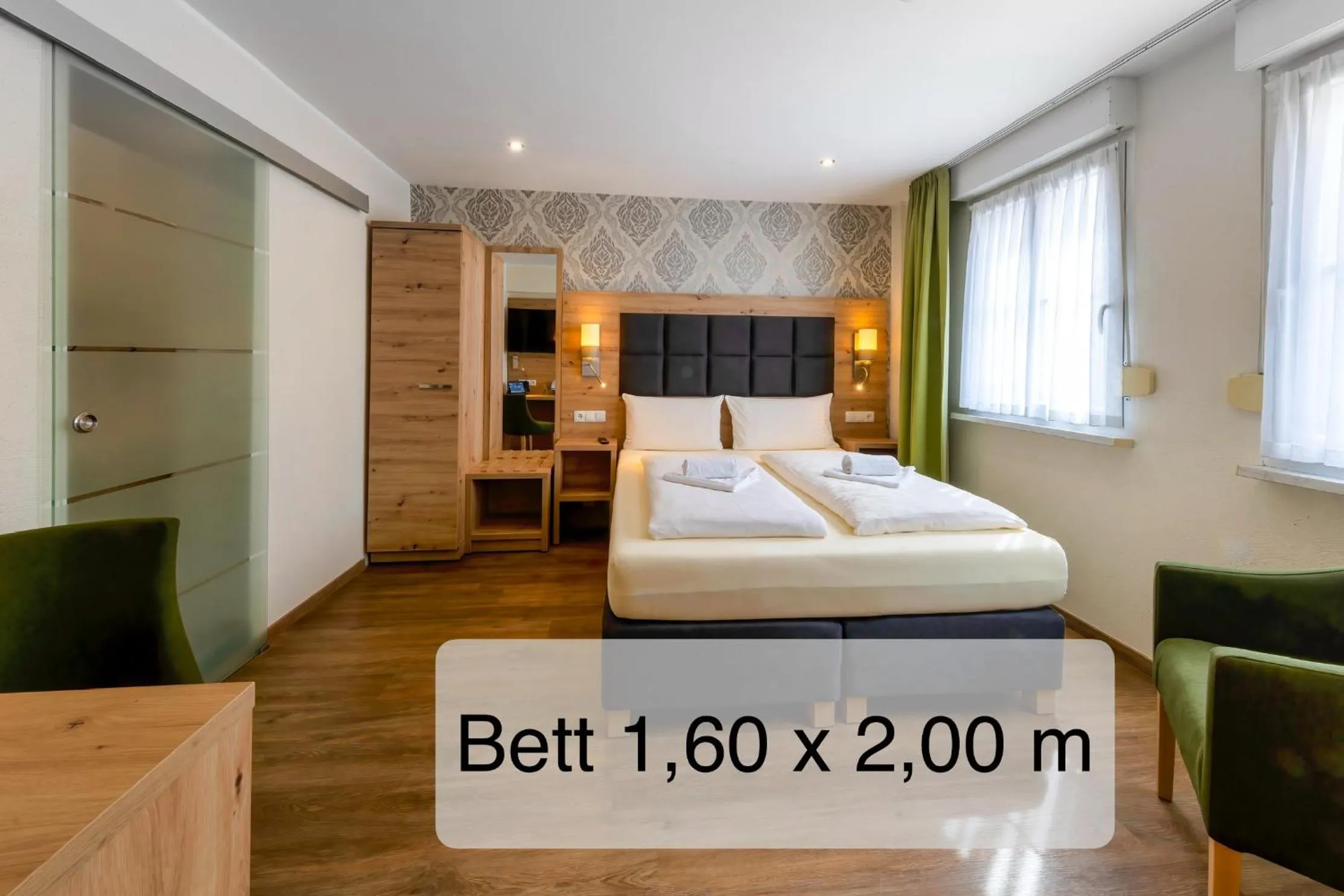 Photo of the whole room, Bed in AKZENT Hotel Restaurant Roter Ochse Rhens bei Koblenz