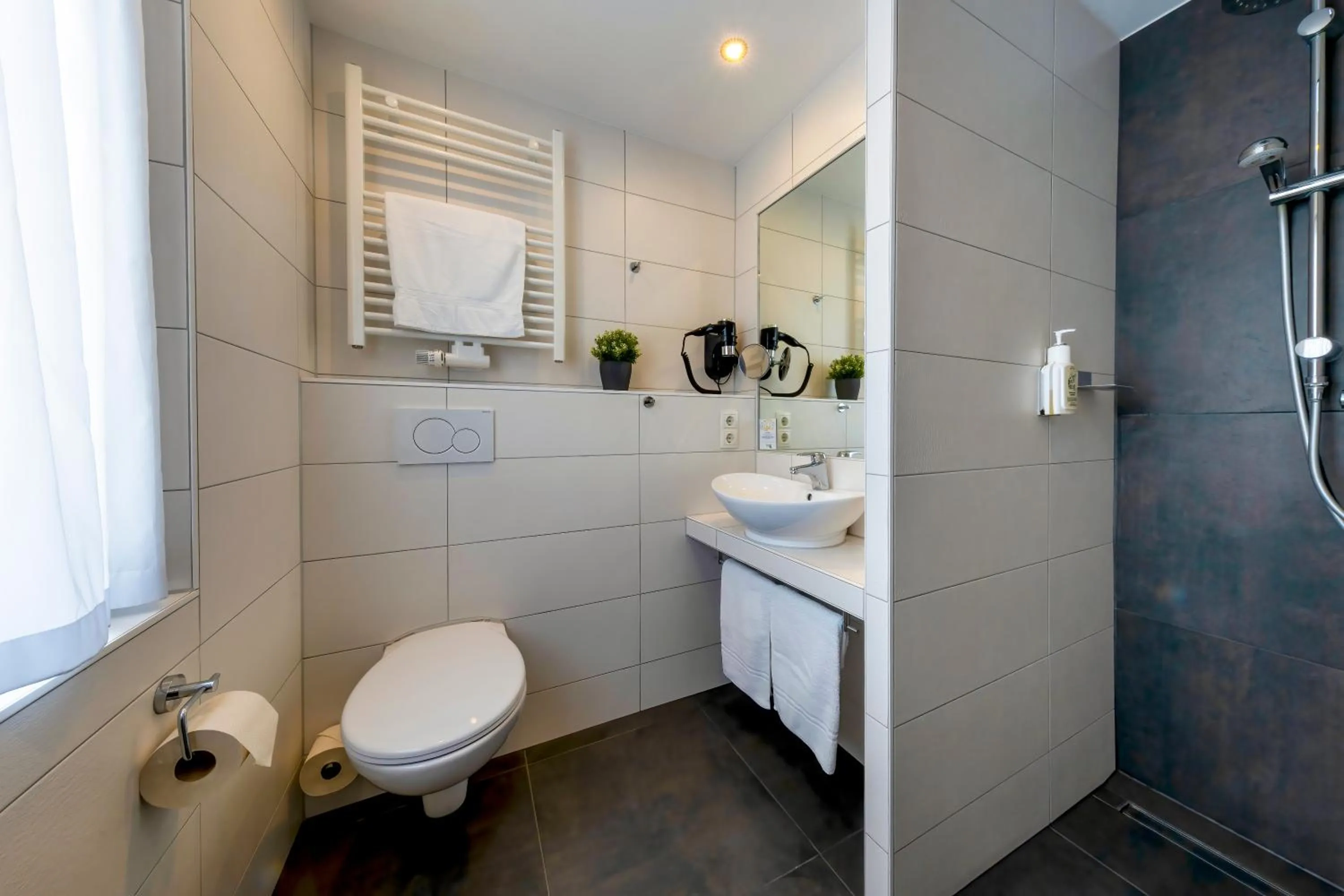 Bathroom in AKZENT Hotel Restaurant Roter Ochse Rhens bei Koblenz