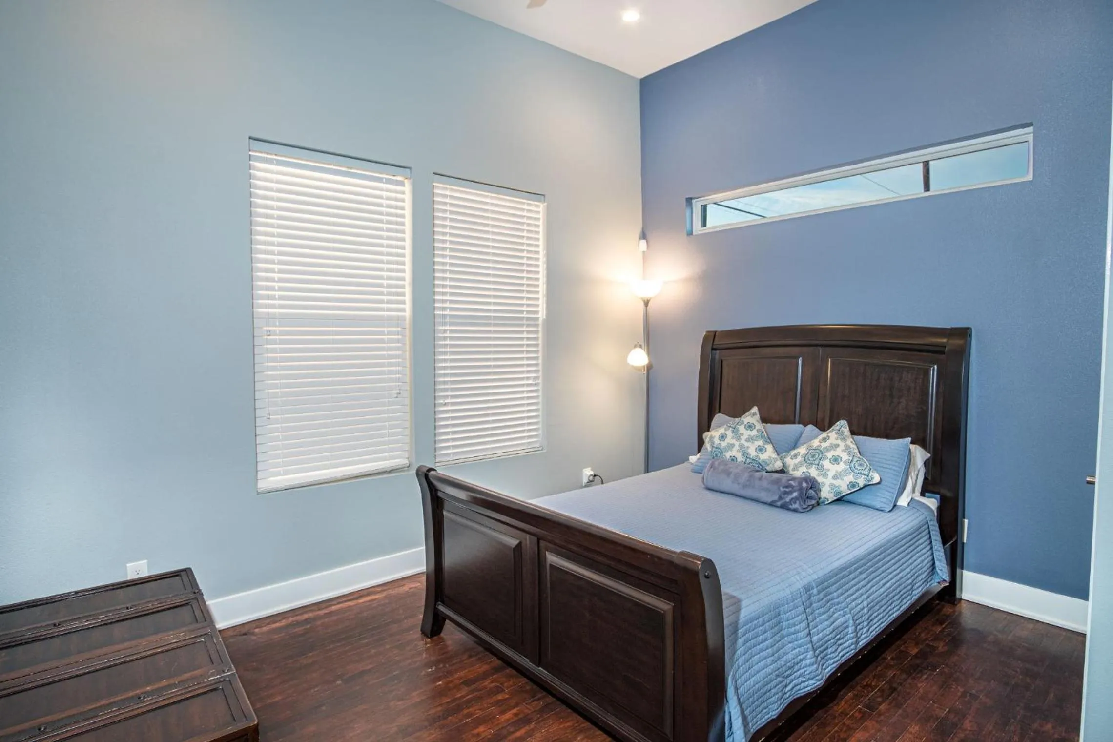 Bed in Prosperity Place Remodeled 3BR 2BA Near Downtown