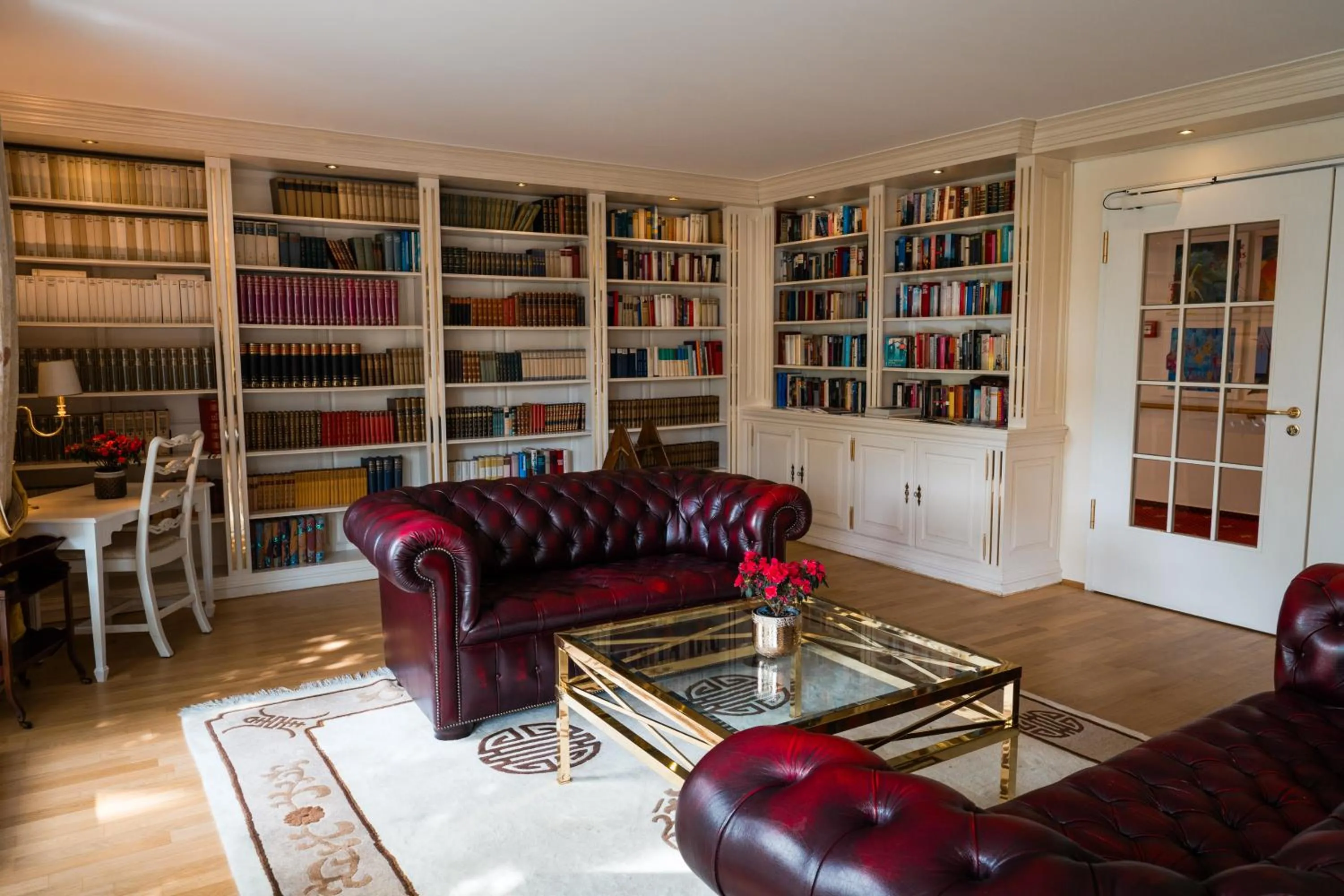 Library in New Living Home Residenzhotel Hamburg