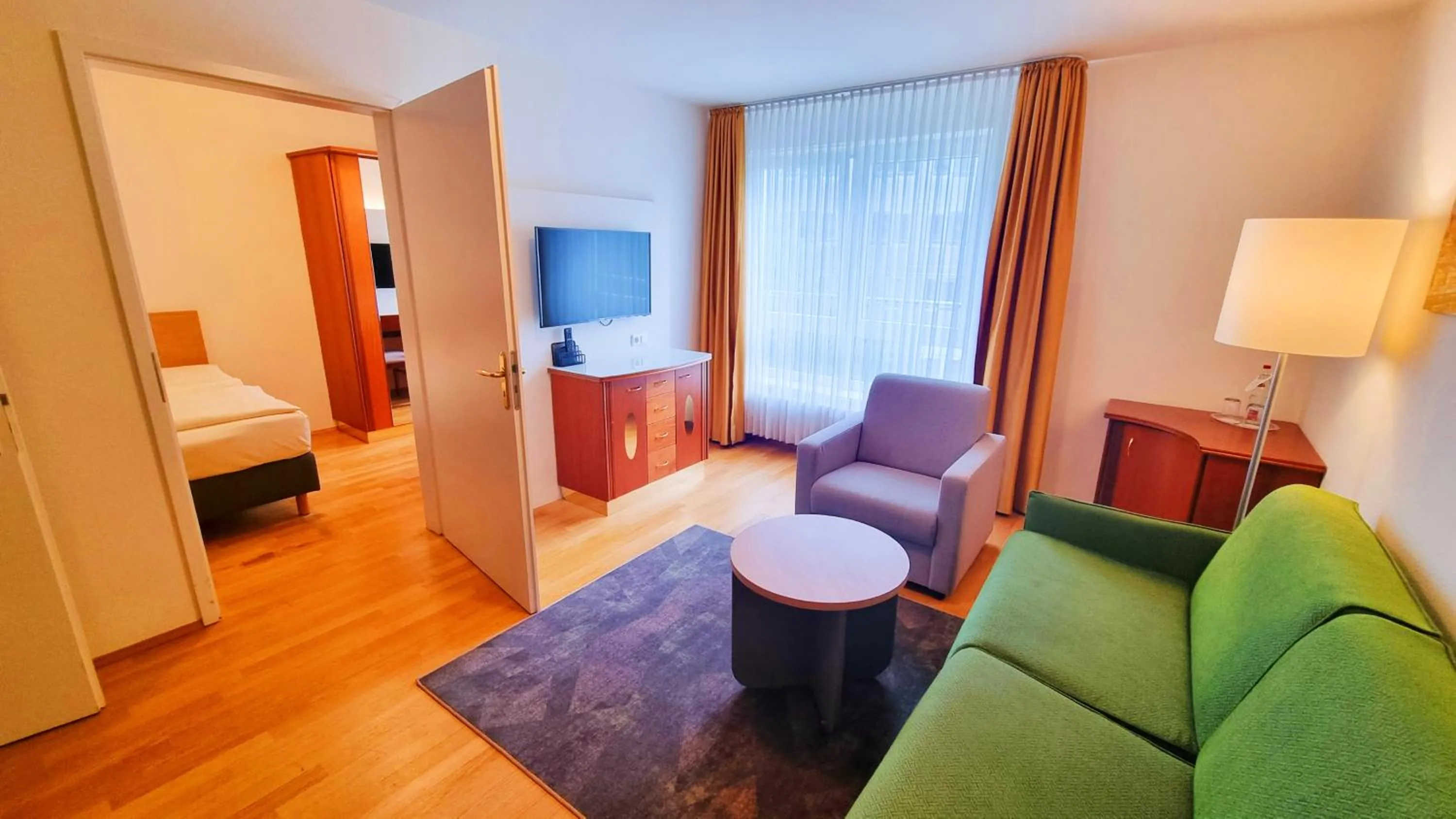 Photo of the whole room, Bed in New Living Home Residenzhotel Hamburg