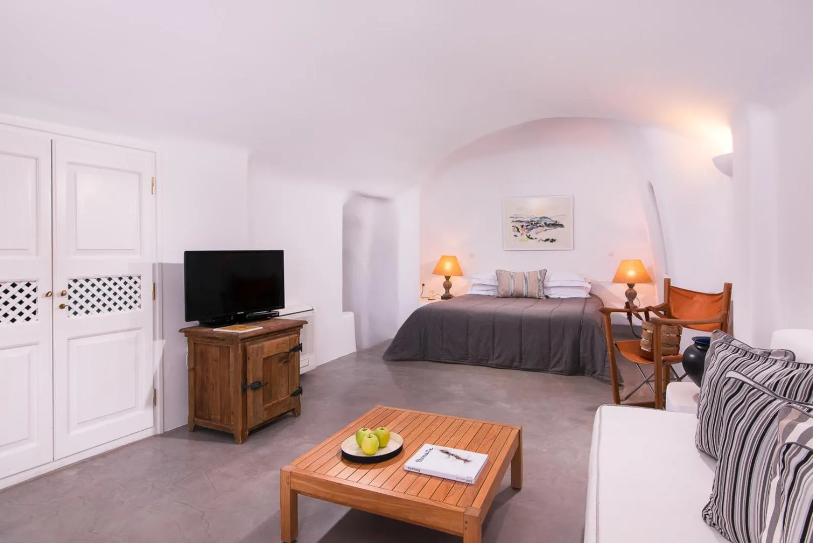 TV and multimedia, Bed in Pezoules of Oia