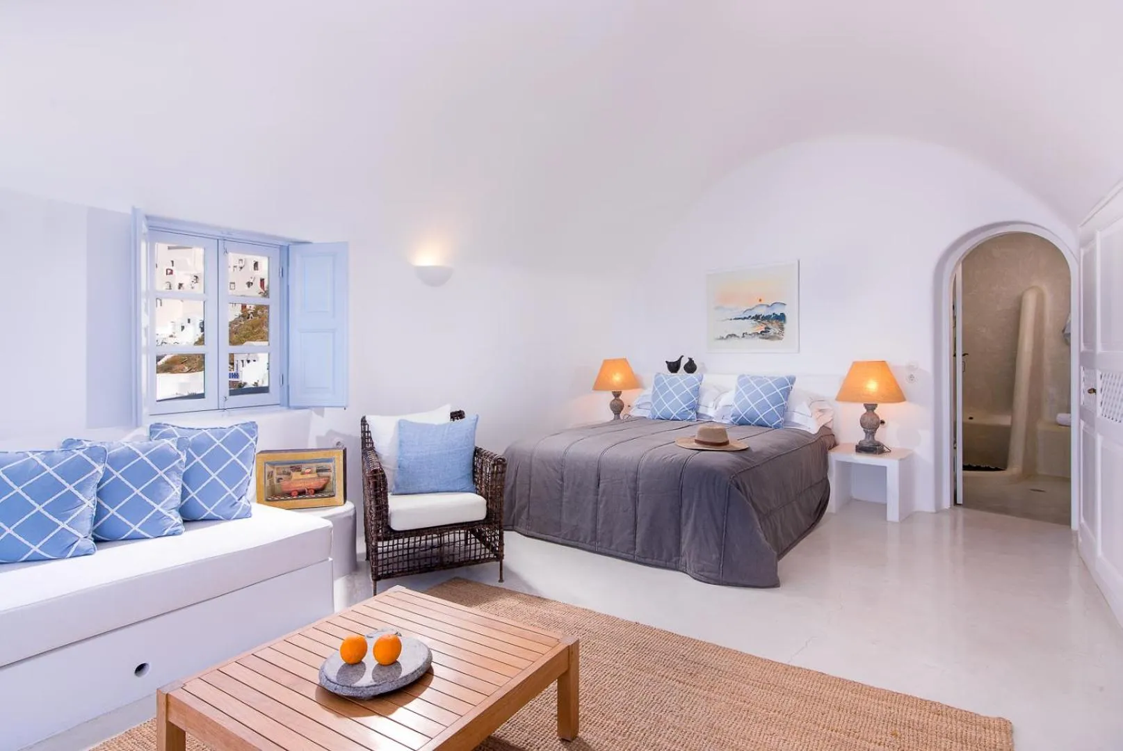 Photo of the whole room, Bed in Pezoules of Oia