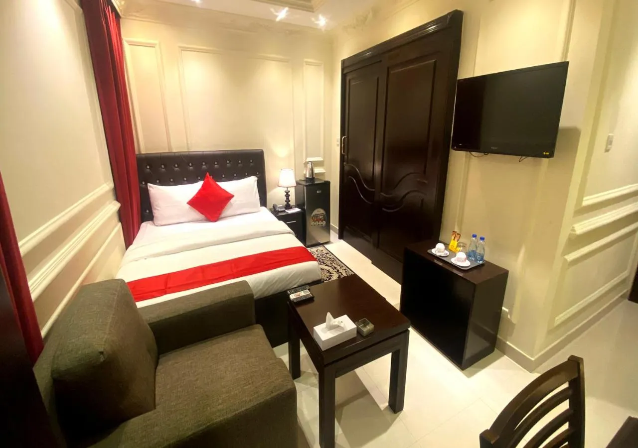 Photo of the whole room, Bed in Majestic Hotel