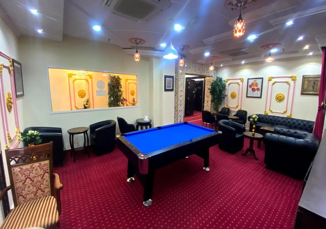 Area and facilities in Majestic Hotel