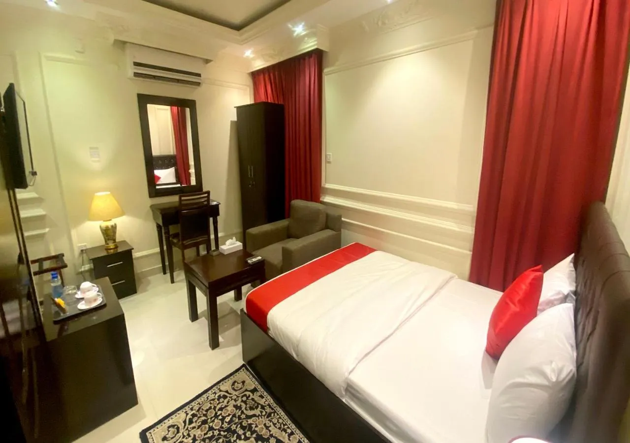 Photo of the whole room, Bed in Majestic Hotel