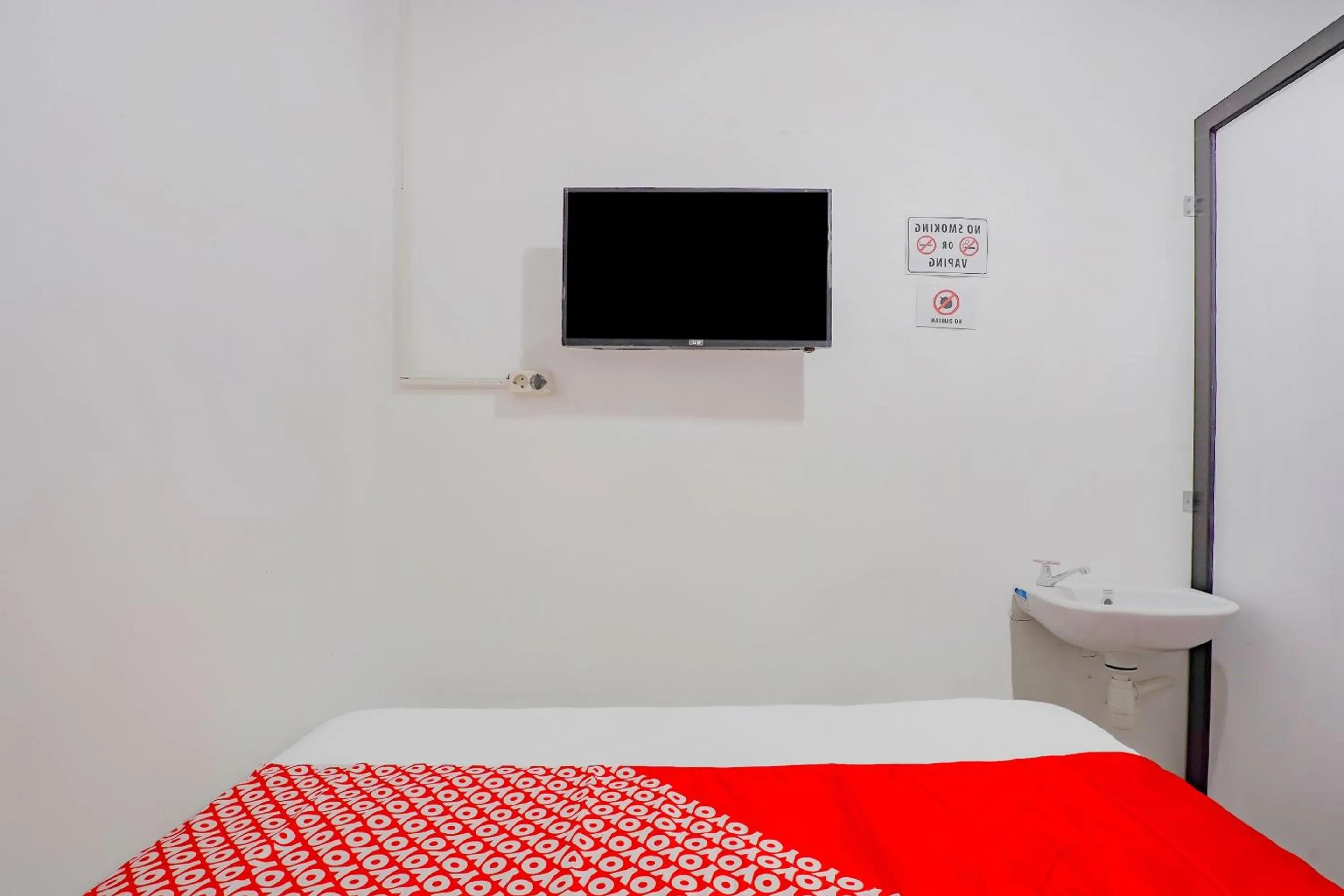 Bedroom, Bed in Hotel O A1 Pakis Argosari