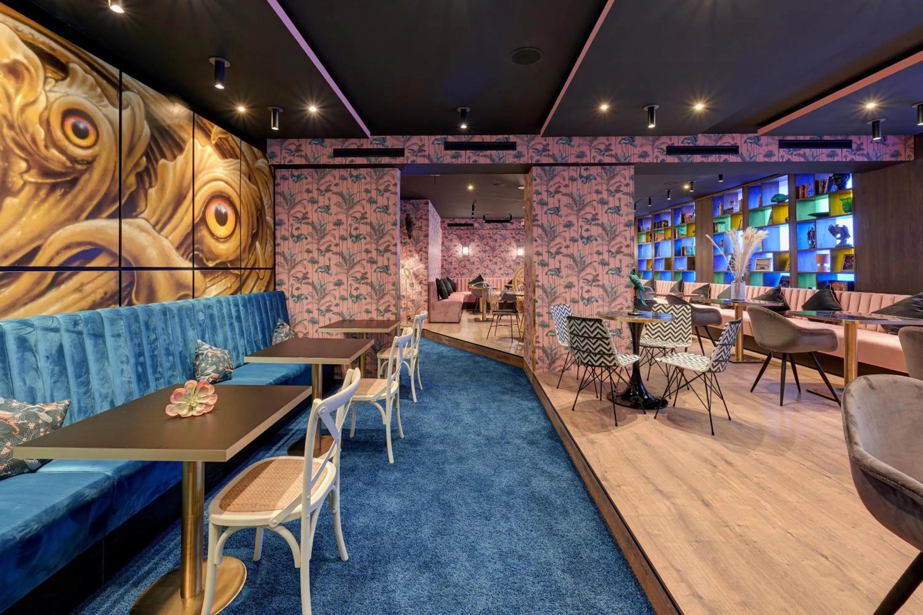 Restaurant/places to eat in Hit the Sky