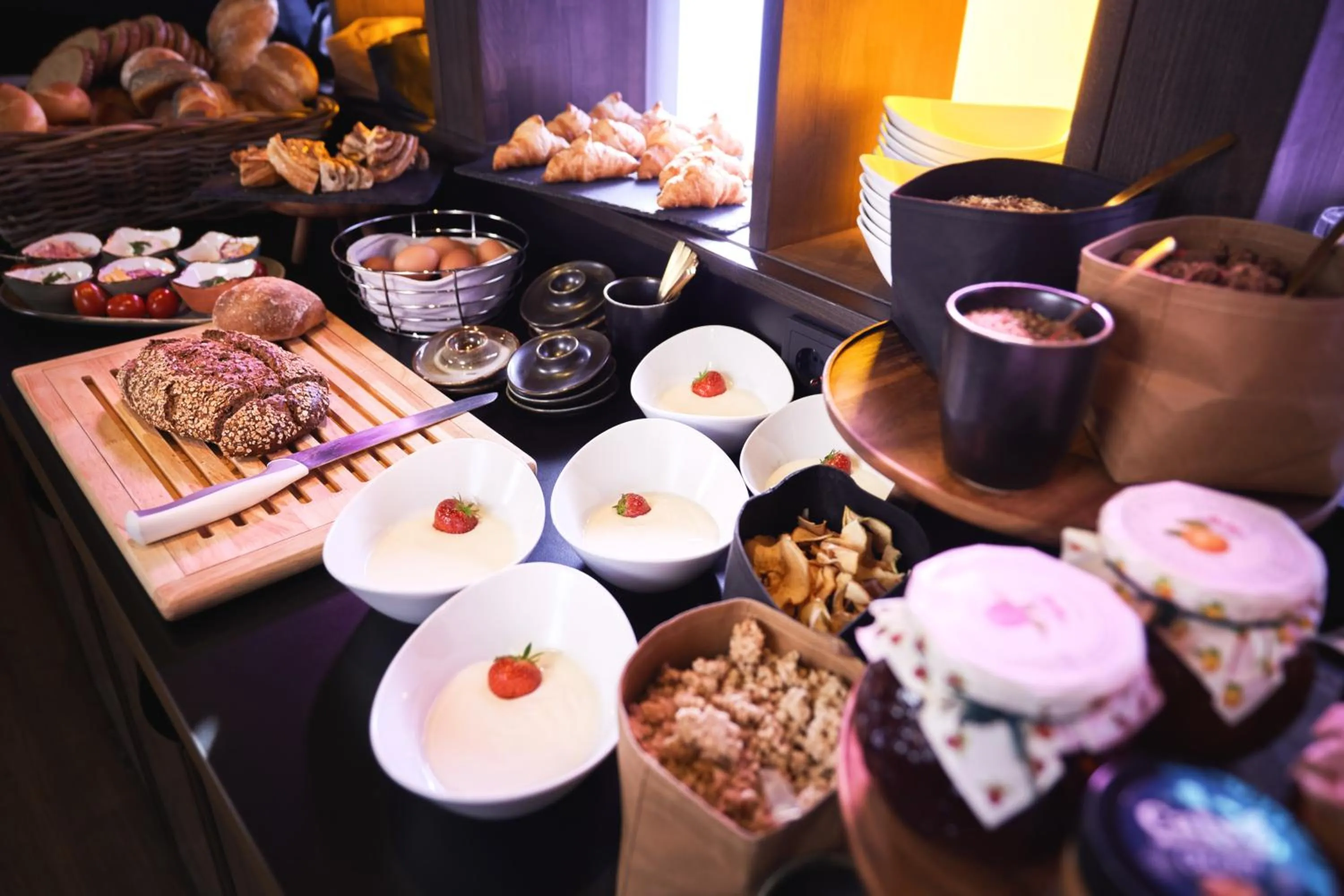 Buffet breakfast in Hit the Sky