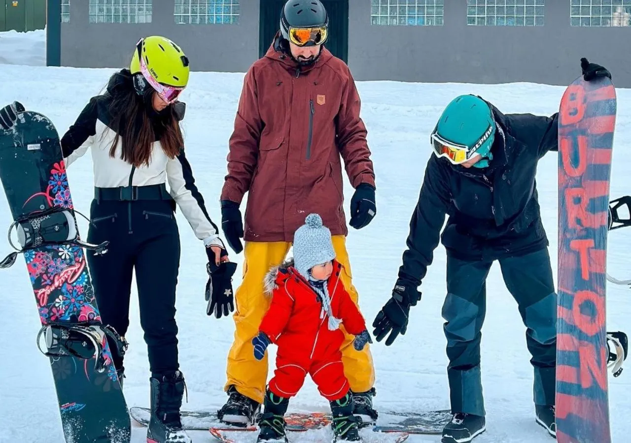 Ski School in Hit the Sky