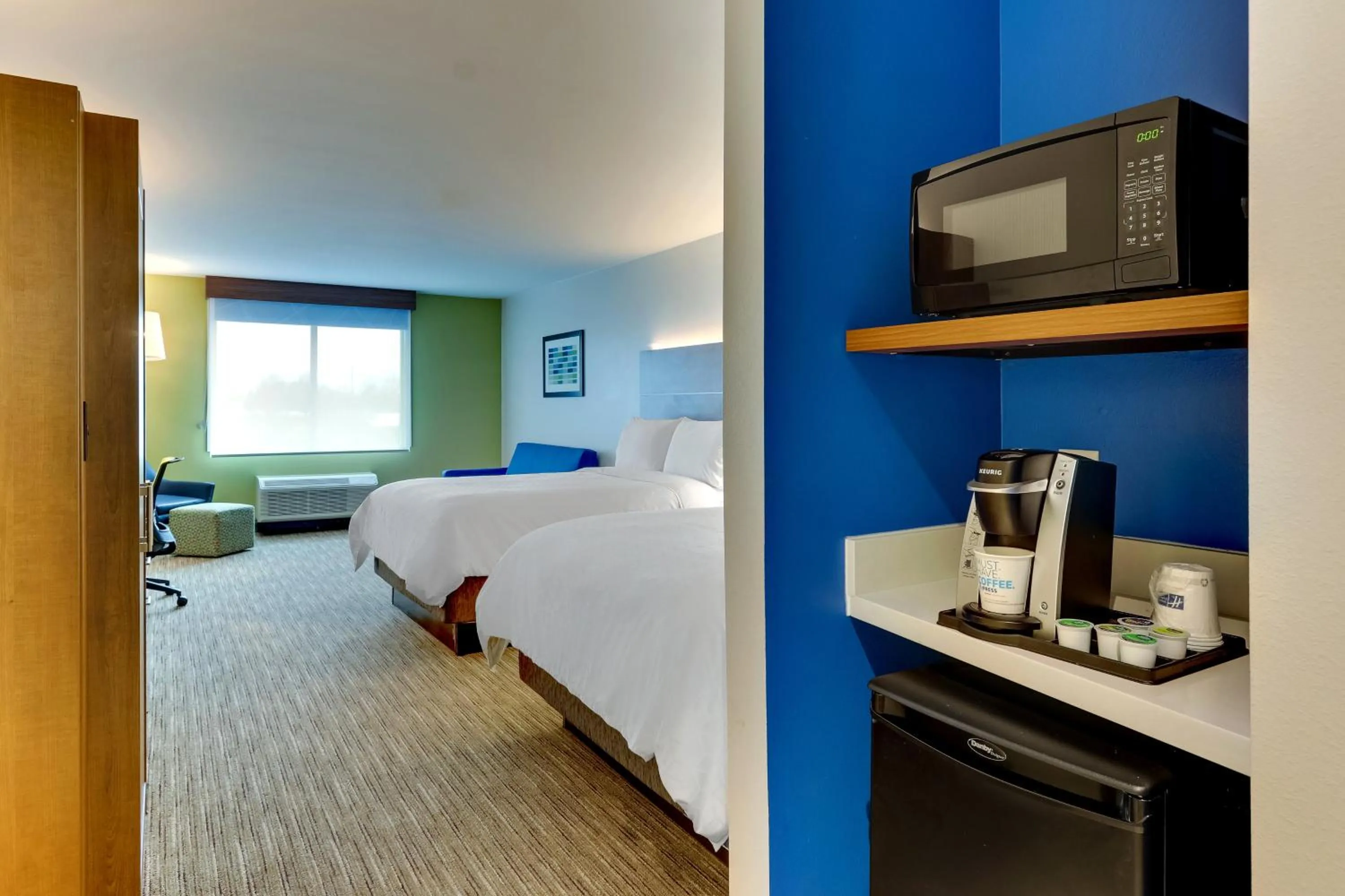 Bedroom, Bed in Holiday Inn Express & Suites - Dawsonville by IHG