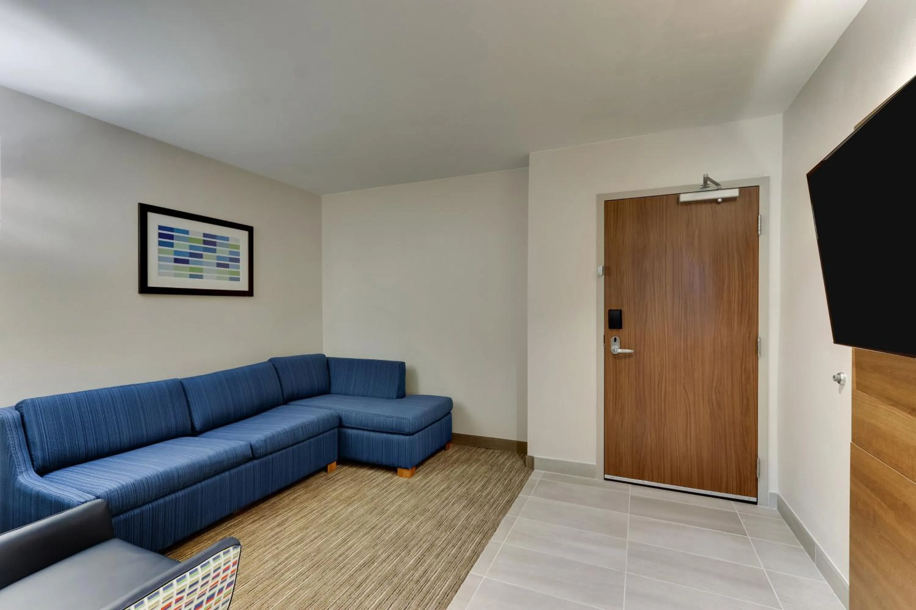 Photo of the whole room in Holiday Inn Express & Suites - Dawsonville by IHG