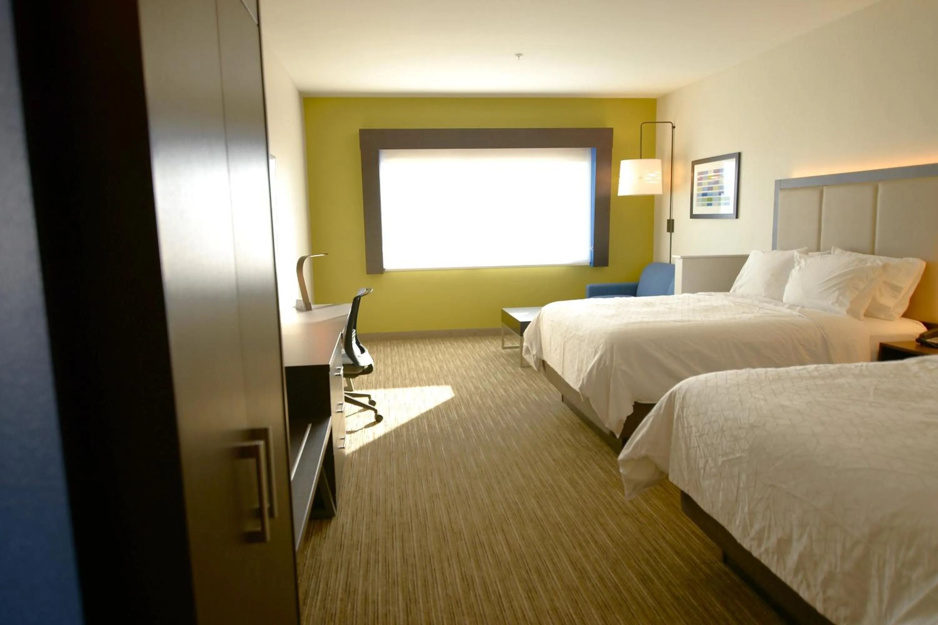 Photo of the whole room, Bed in Holiday Inn Express & Suites Onalaska - La Crosse Area by IHG
