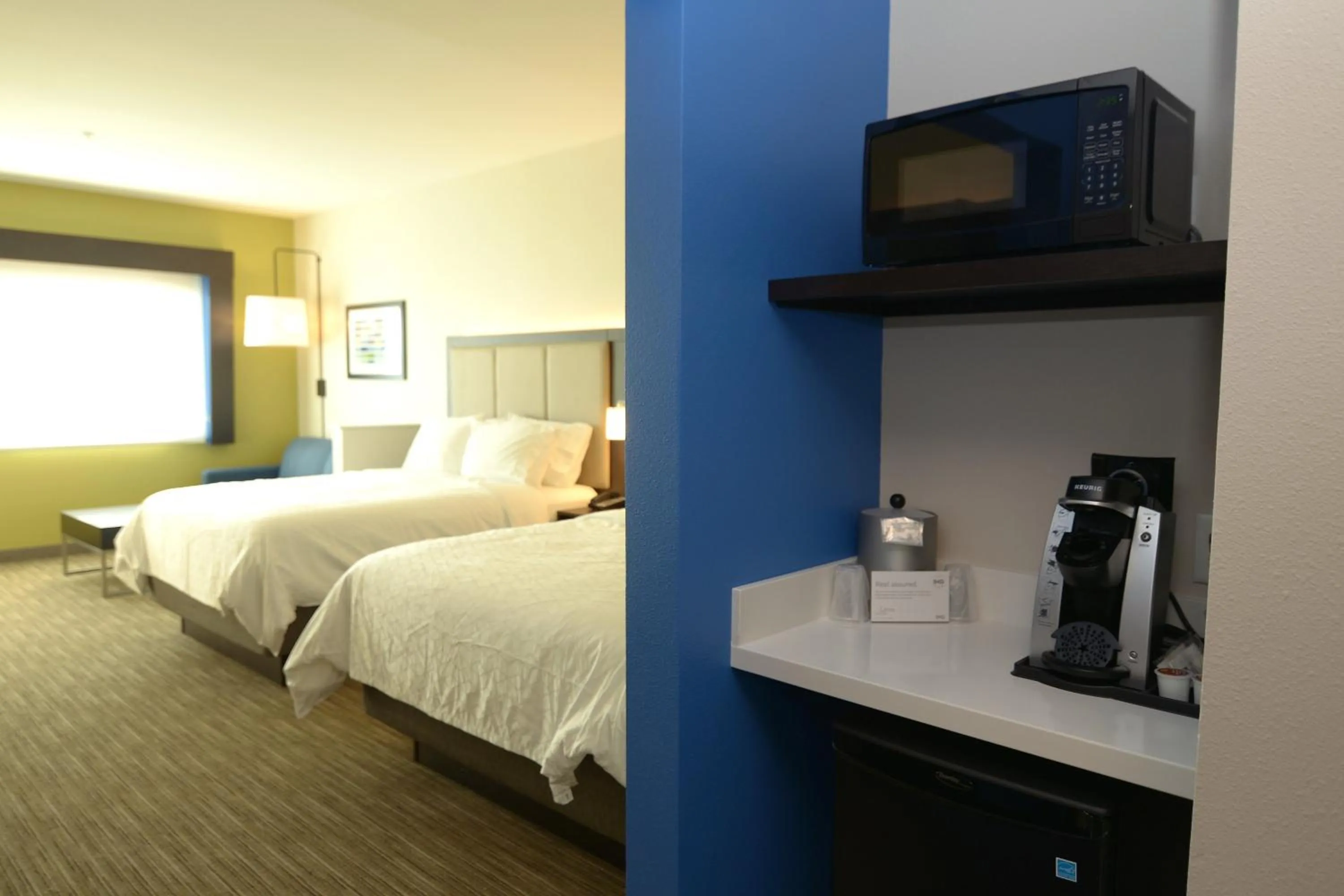 Photo of the whole room, Bed in Holiday Inn Express & Suites Onalaska - La Crosse Area by IHG
