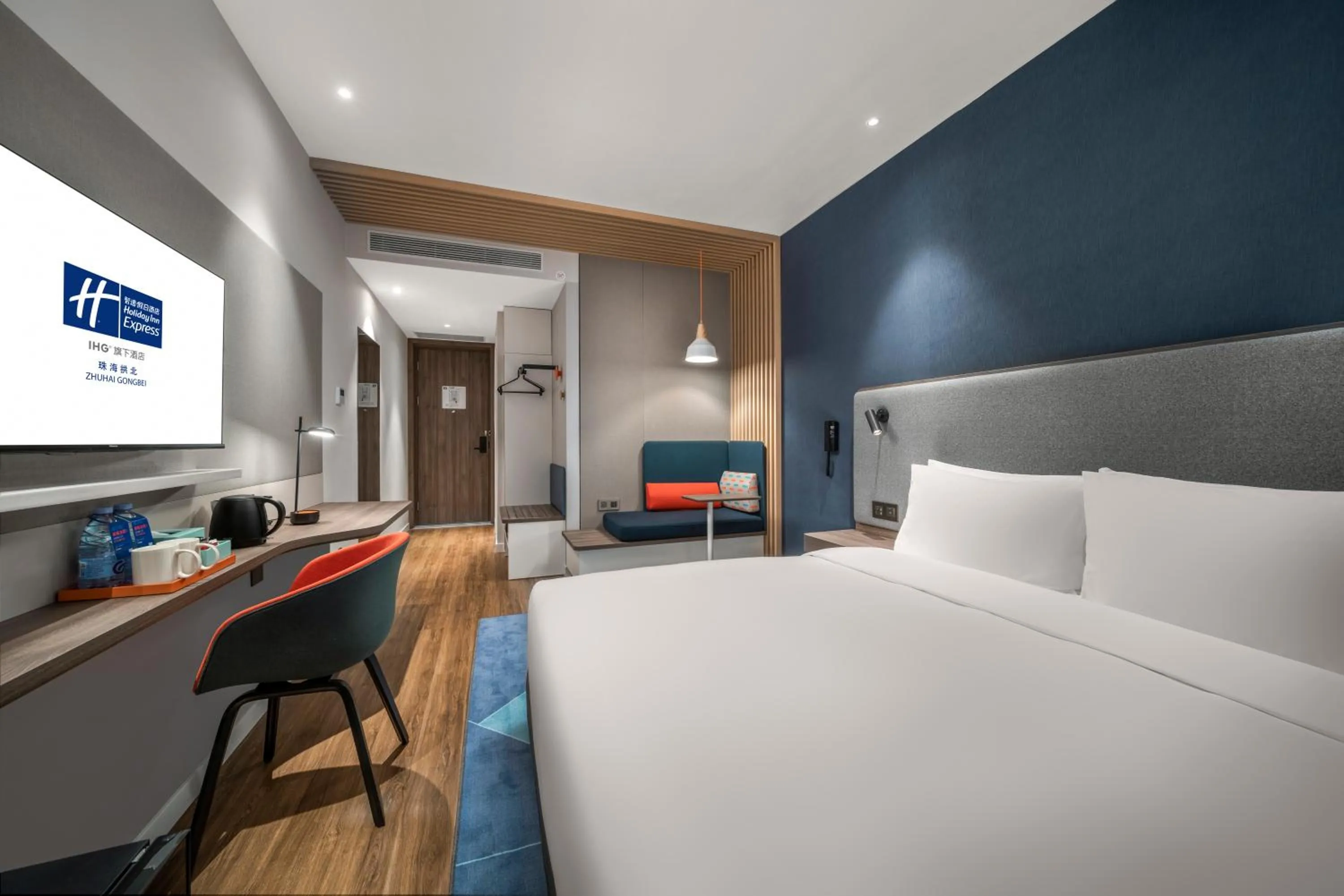 Bed in Holiday Inn Express Zhuhai Gongbei by IHG