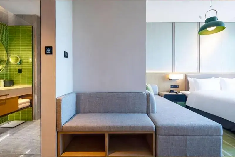 Premium Twin Room with Sofa in Holiday Inn Foshan Nanhai Central by IHG Premium Twin Room with Sofa in Holiday Inn Foshan Nanhai Central by IHG