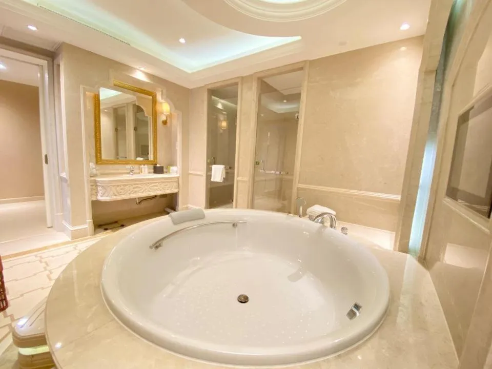Bath in Holiday Inn Foshan Nanhai Central by IHG