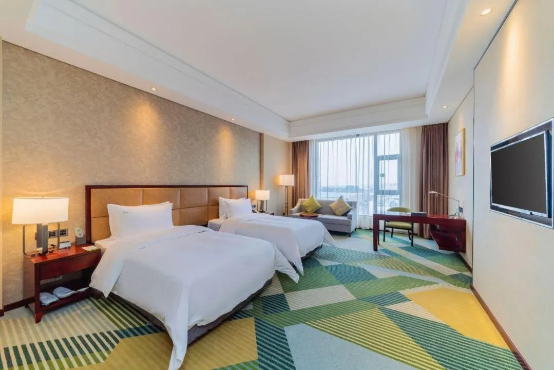 Photo of the whole room, Bed in Holiday Inn Foshan Nanhai Central by IHG