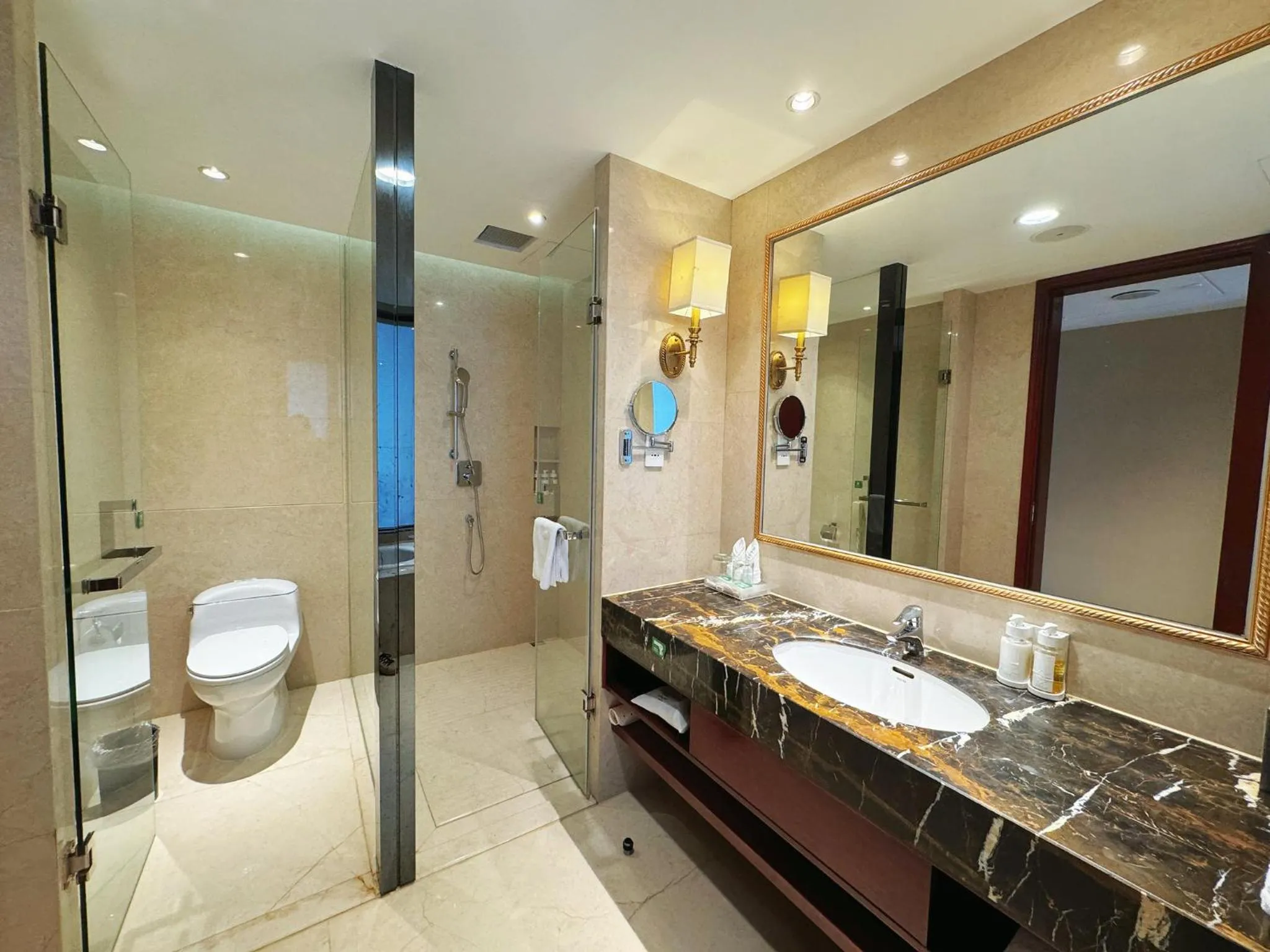 Photo of the whole room in Holiday Inn Foshan Nanhai Central by IHG