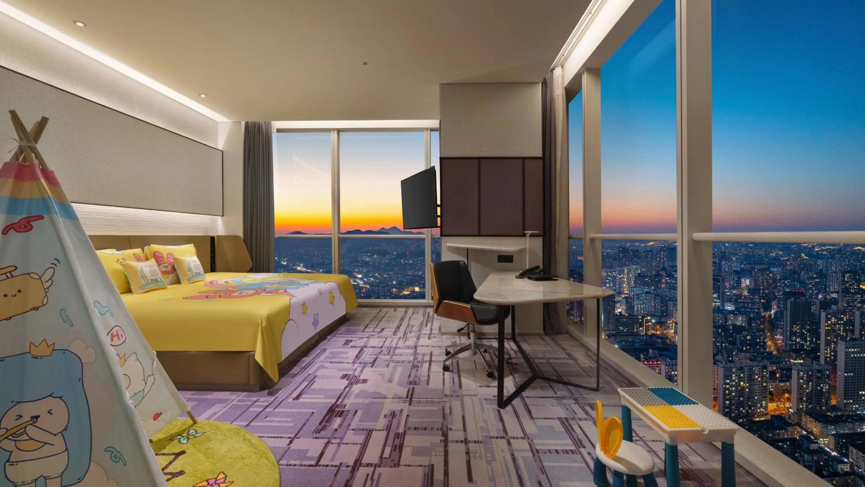 Photo of the whole room, Bed in Crowne Plaza Dalian Xinghai by IHG