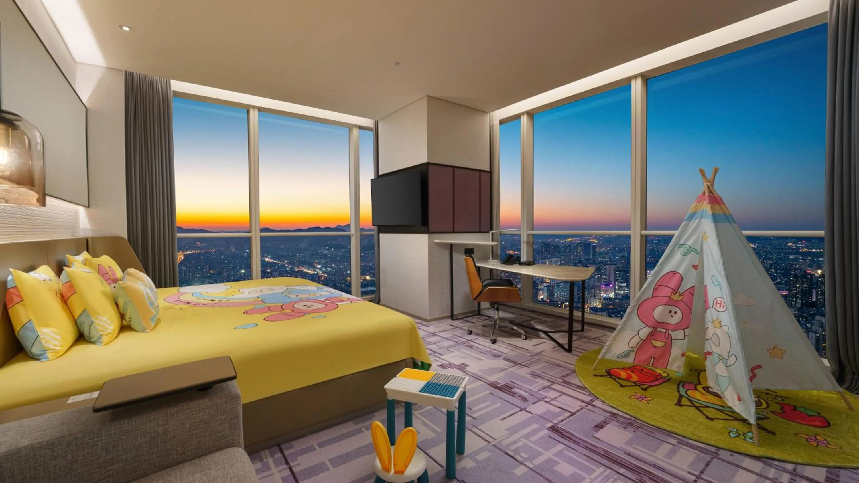 Photo of the whole room, Bed in Crowne Plaza Dalian Xinghai by IHG