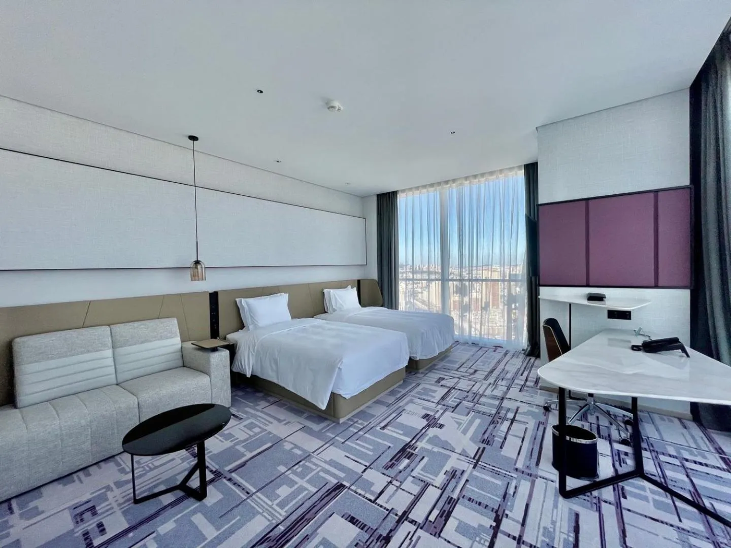 Bed in Crowne Plaza Dalian Xinghai by IHG