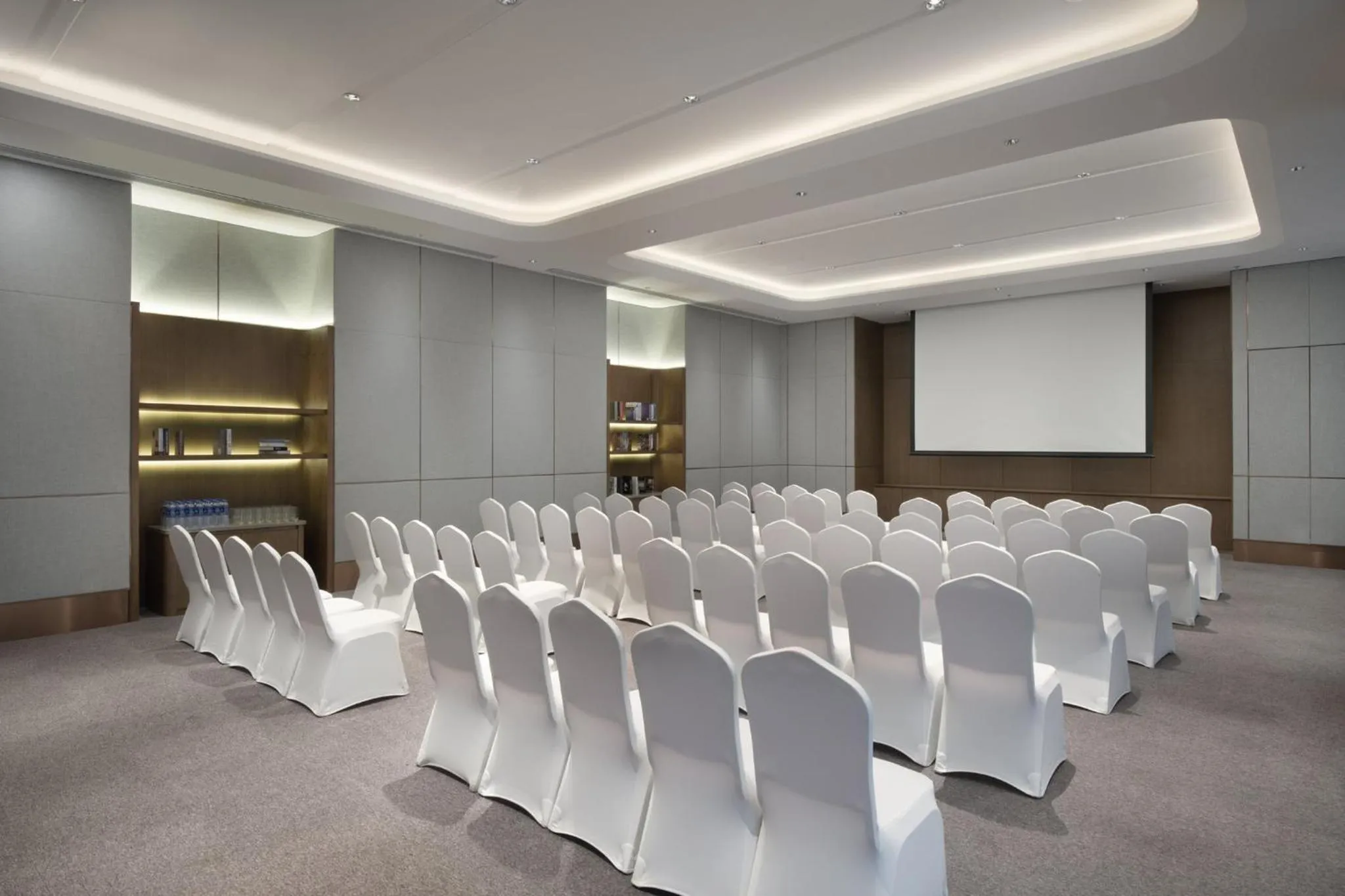 Meeting/conference room in Crowne Plaza Dalian Xinghai by IHG