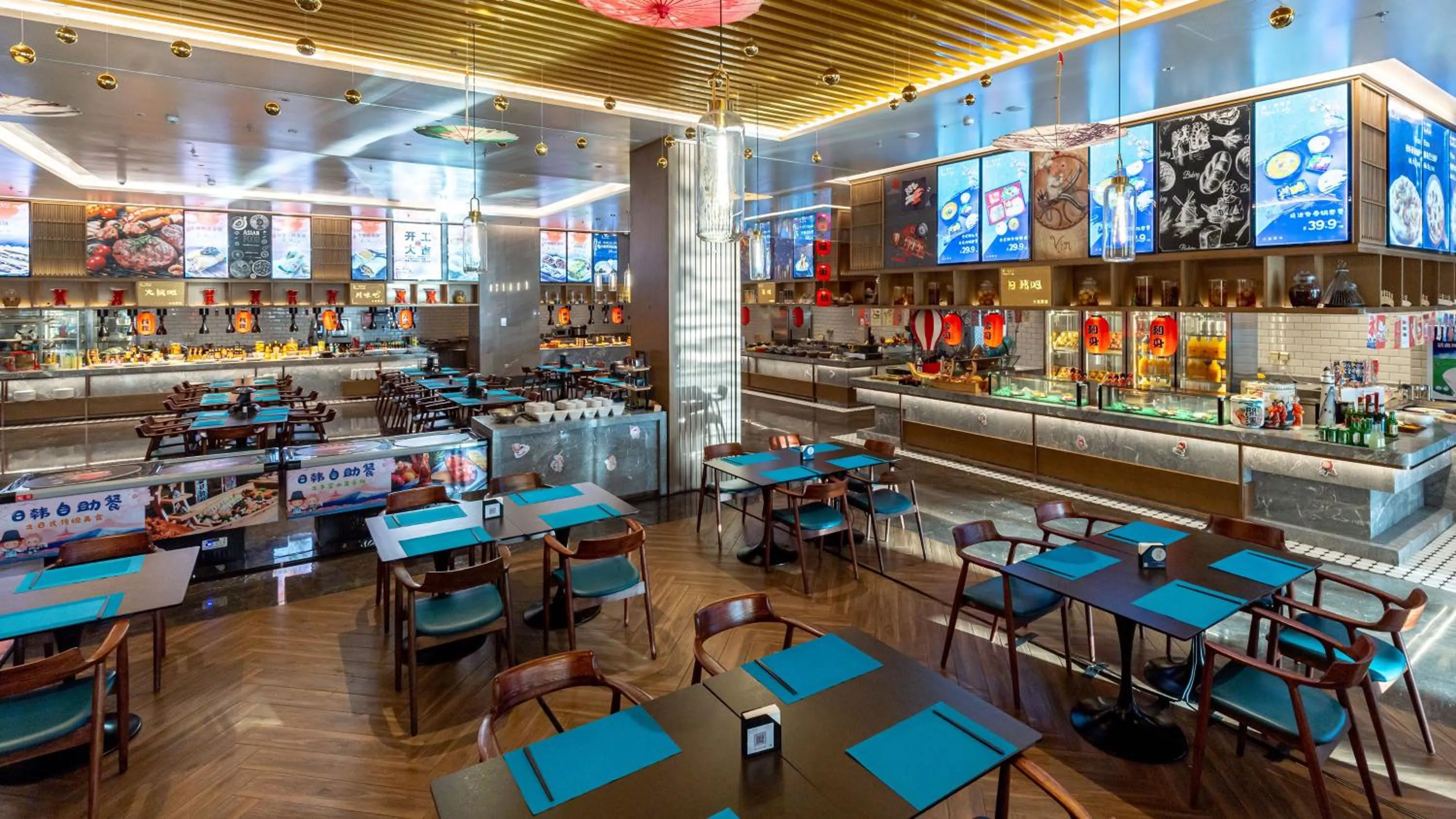 Restaurant/places to eat in Crowne Plaza Dalian Xinghai by IHG