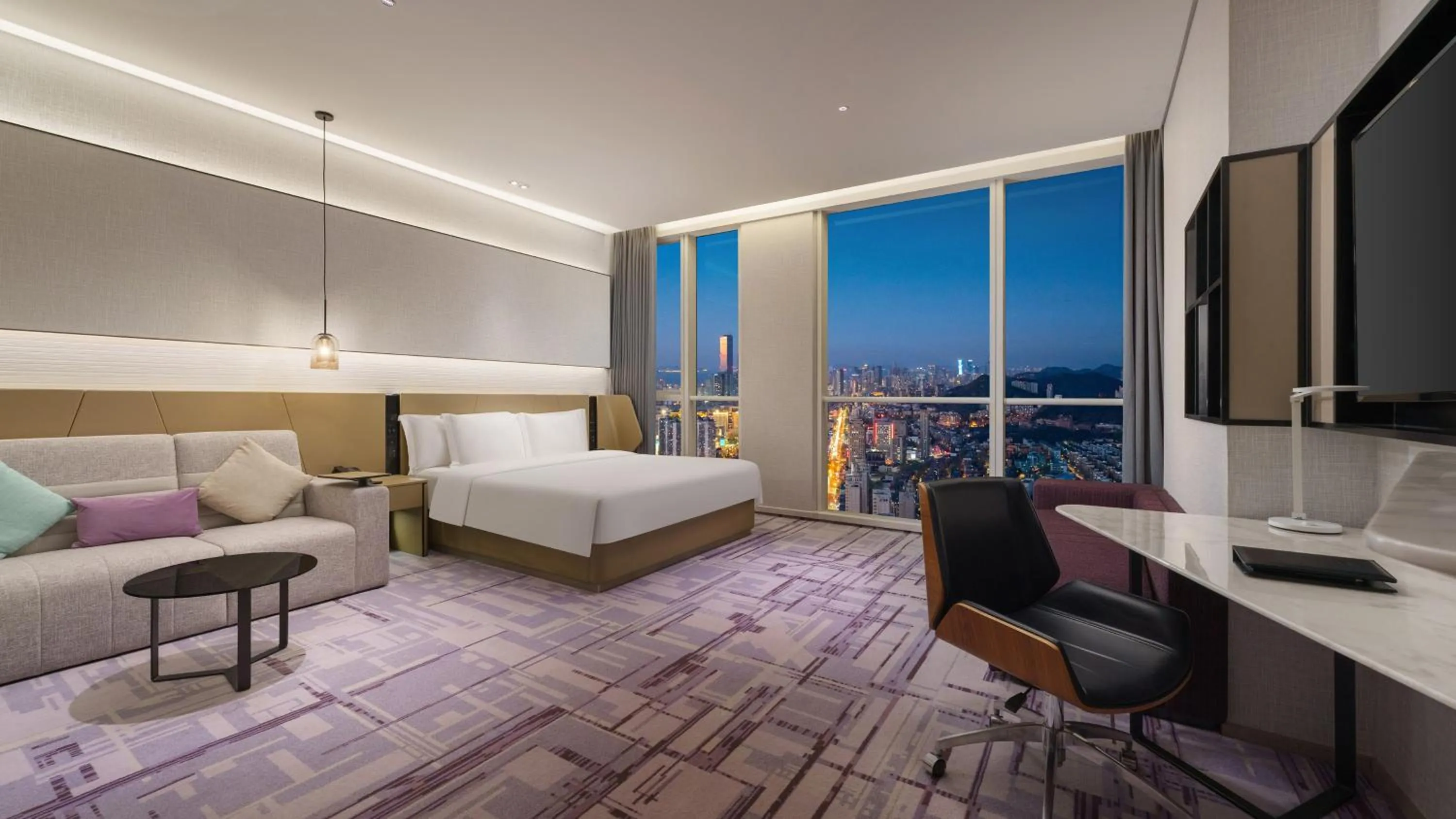 Photo of the whole room, Bed in Crowne Plaza Dalian Xinghai by IHG