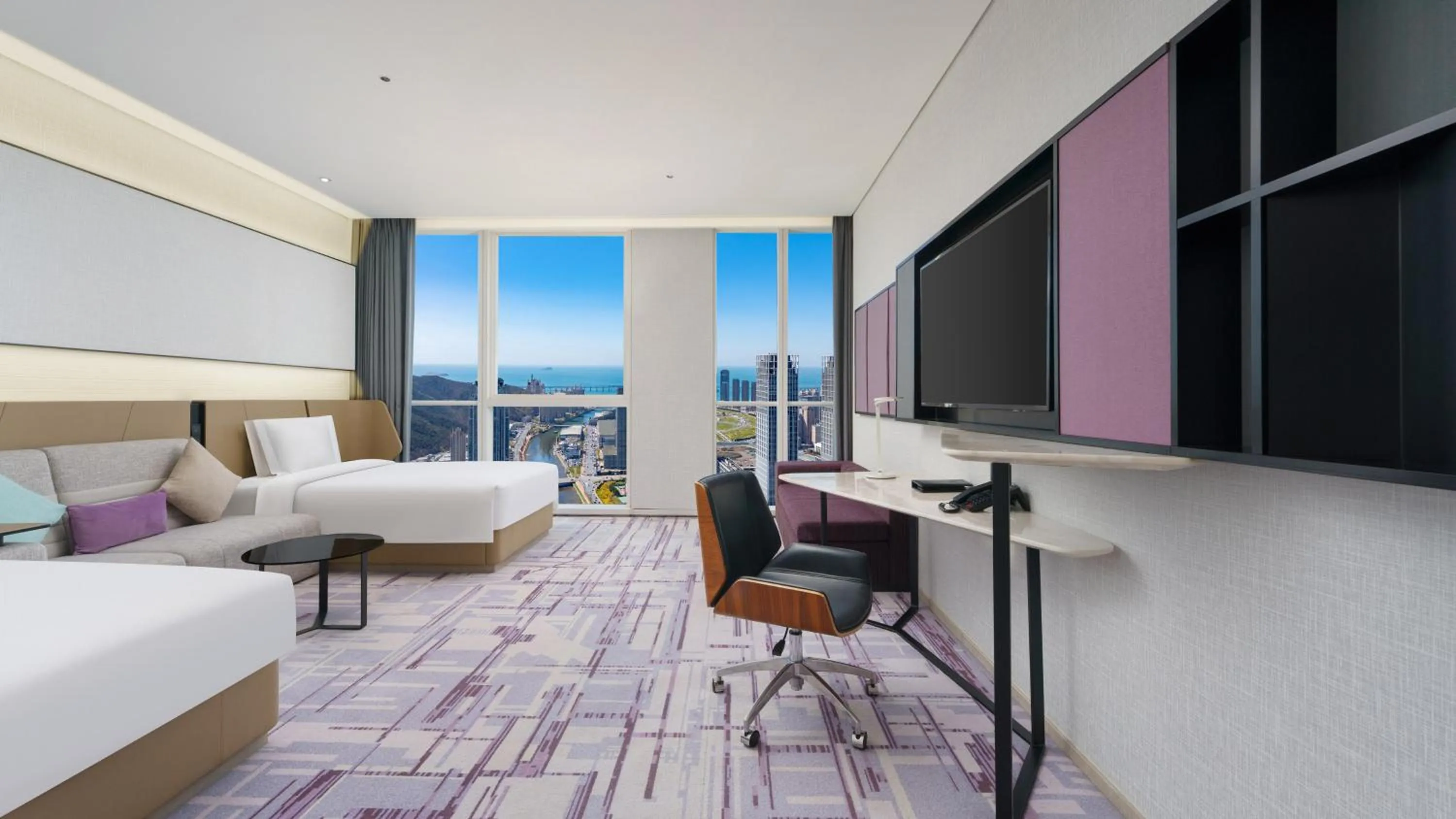 Photo of the whole room, Bed in Crowne Plaza Dalian Xinghai by IHG