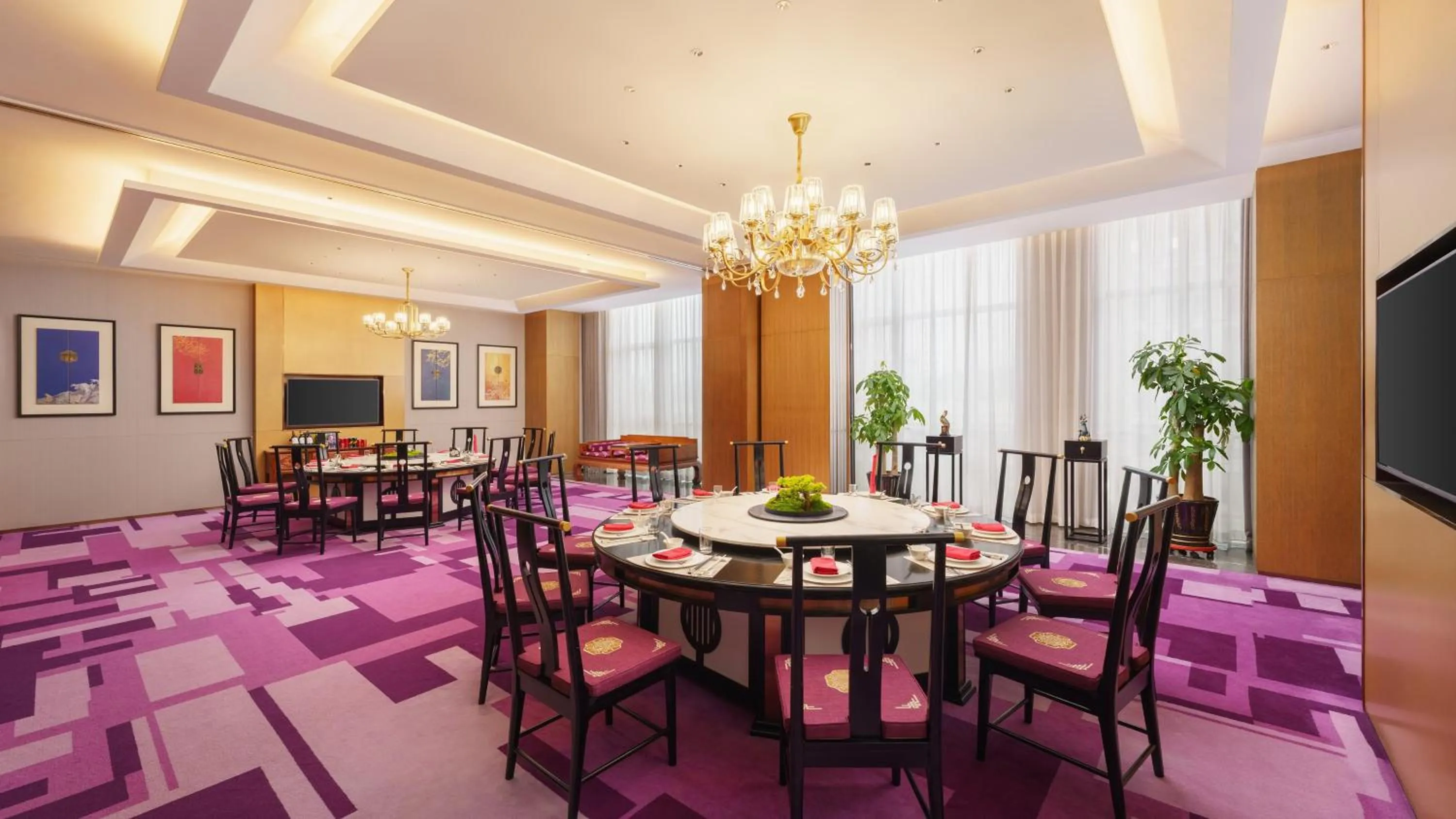 Restaurant/places to eat in Crowne Plaza Dalian Xinghai by IHG