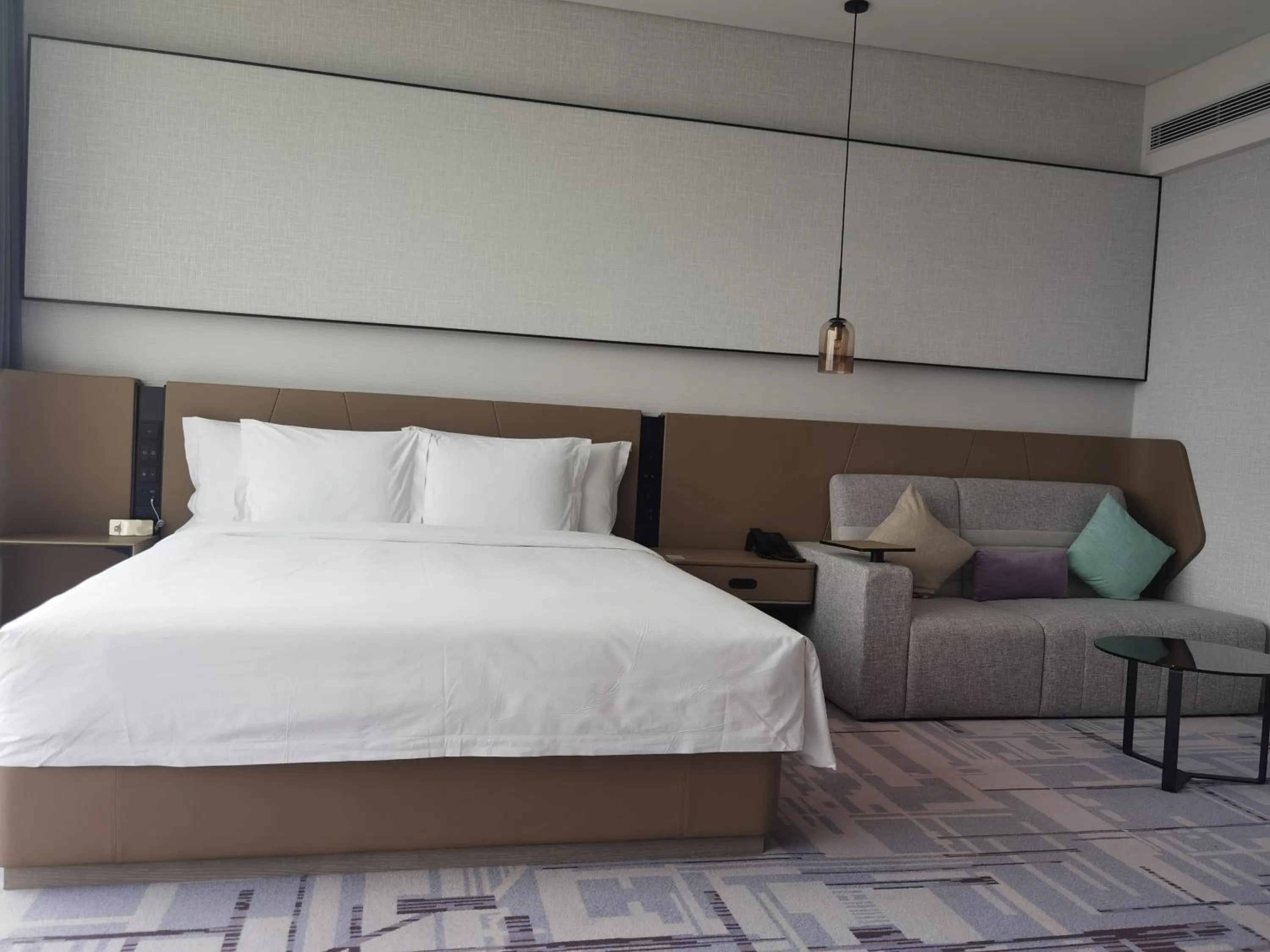 Bed in Crowne Plaza Dalian Xinghai by IHG
