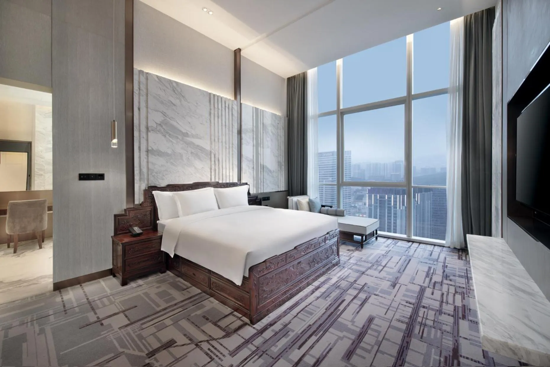 Bed in Crowne Plaza Dalian Xinghai by IHG