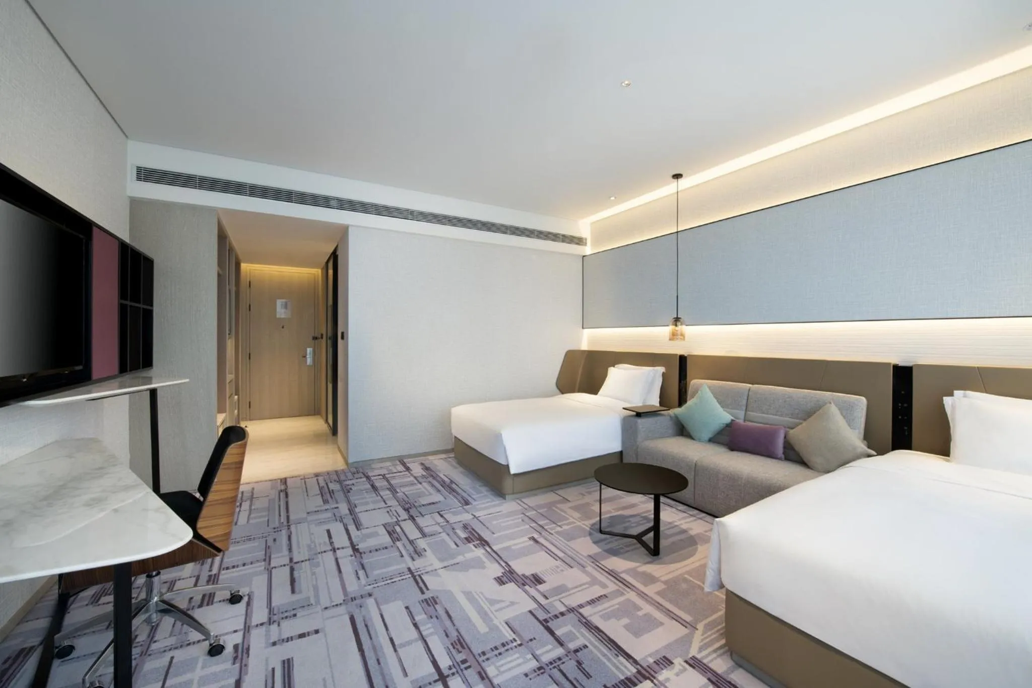 Photo of the whole room, Bed in Crowne Plaza Dalian Xinghai by IHG