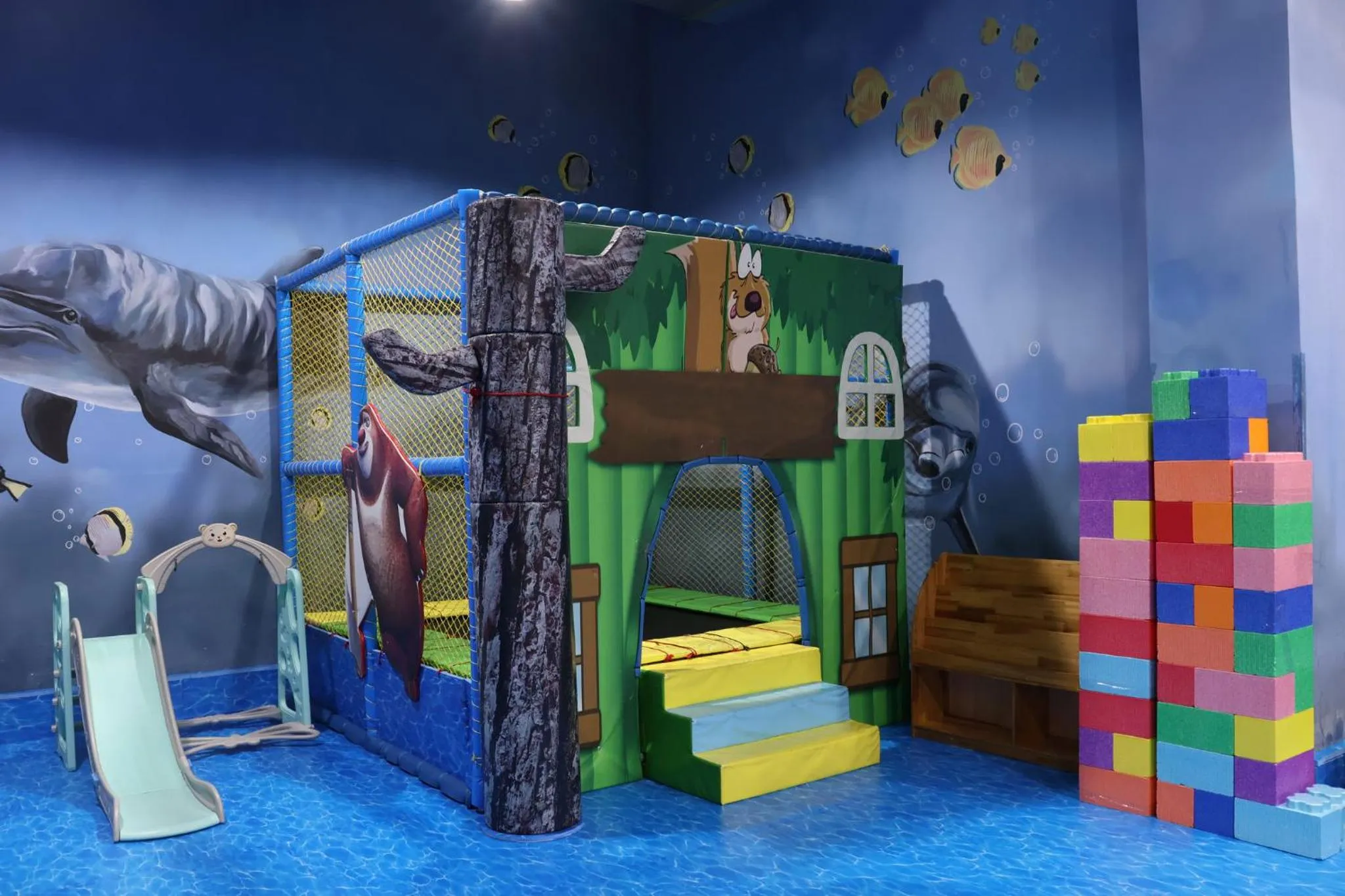 Area and facilities in Crowne Plaza Dalian Xinghai by IHG