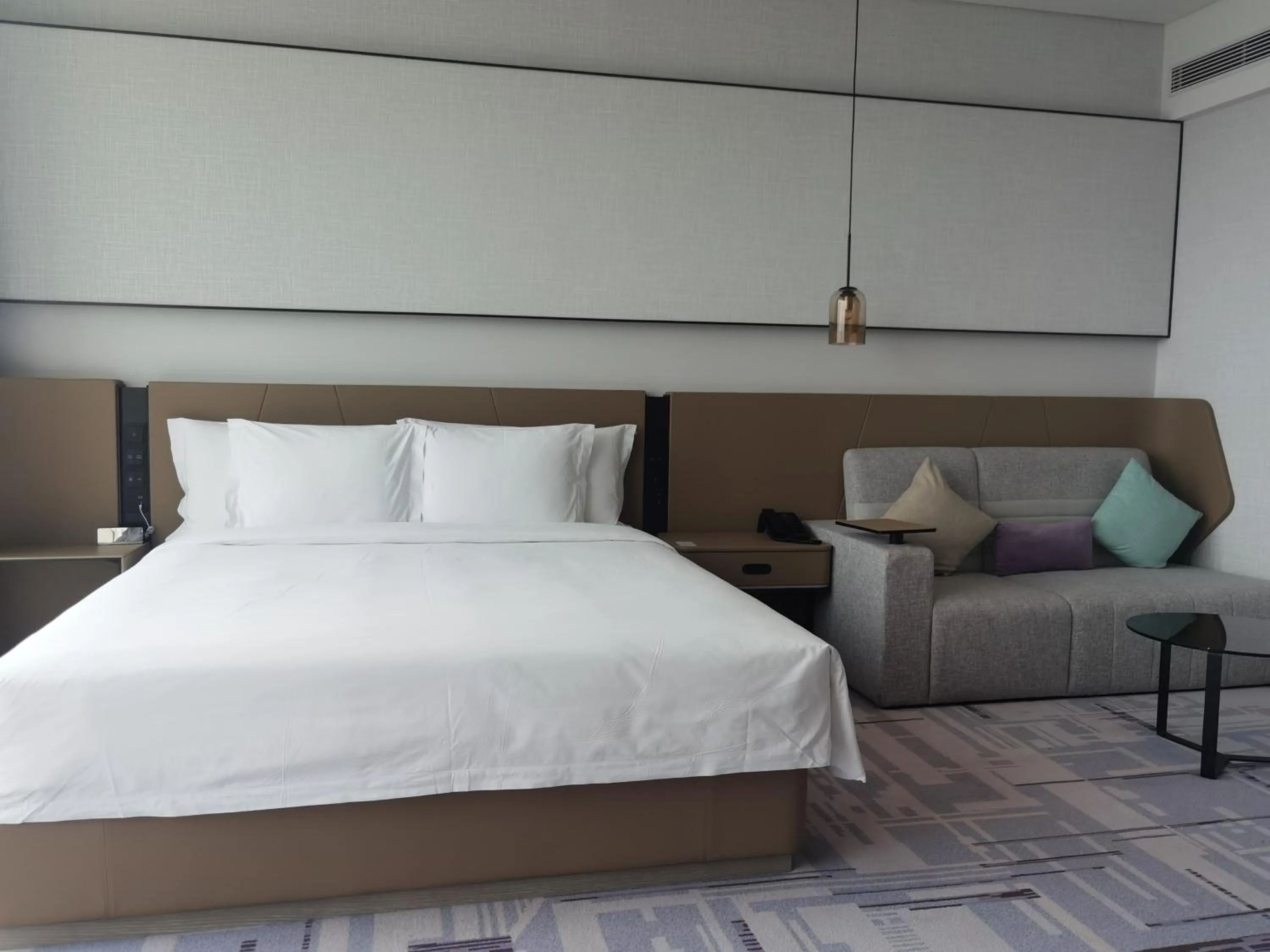 Bed in Crowne Plaza Dalian Xinghai by IHG