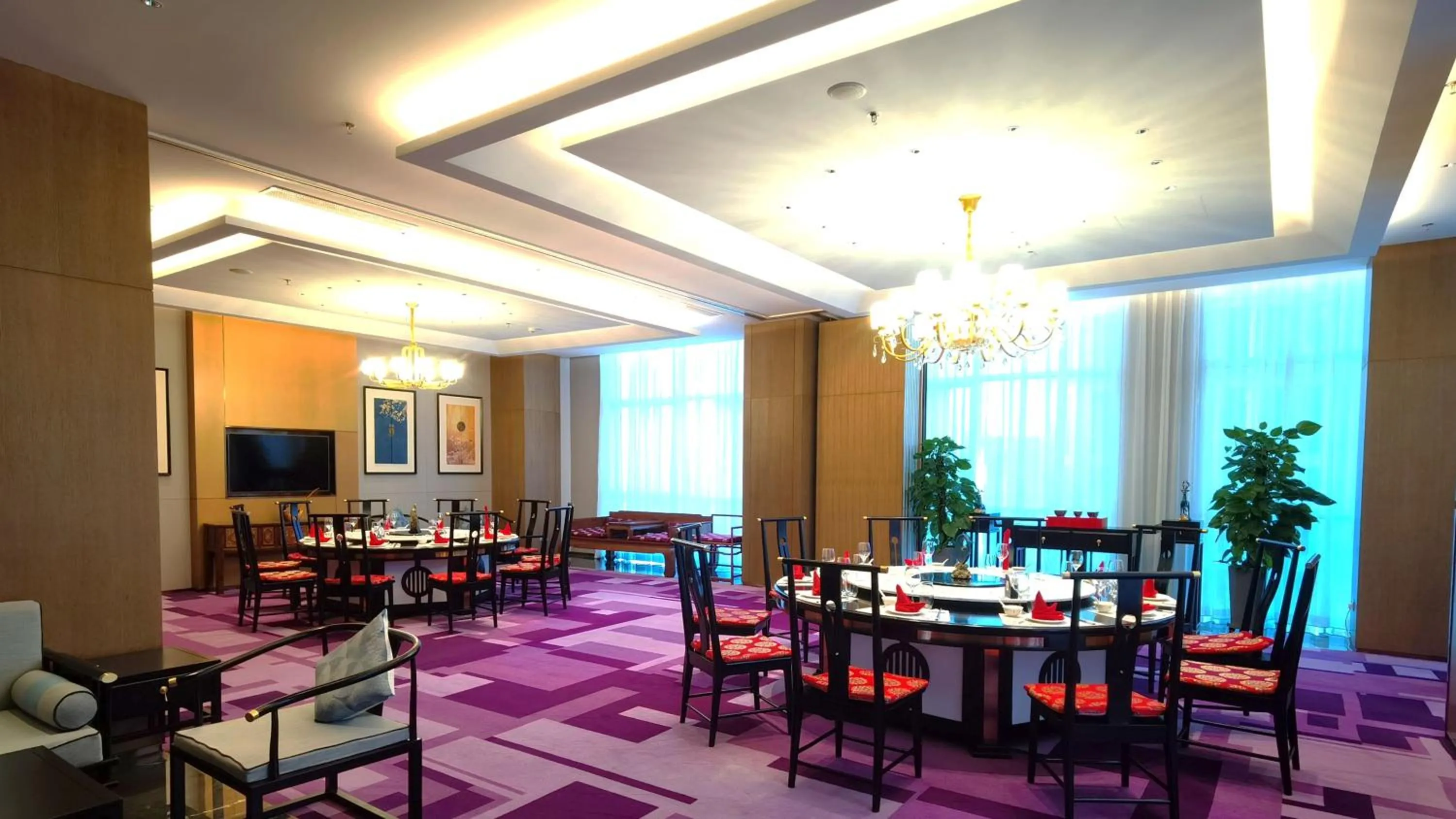 Restaurant/places to eat in Crowne Plaza Dalian Xinghai by IHG