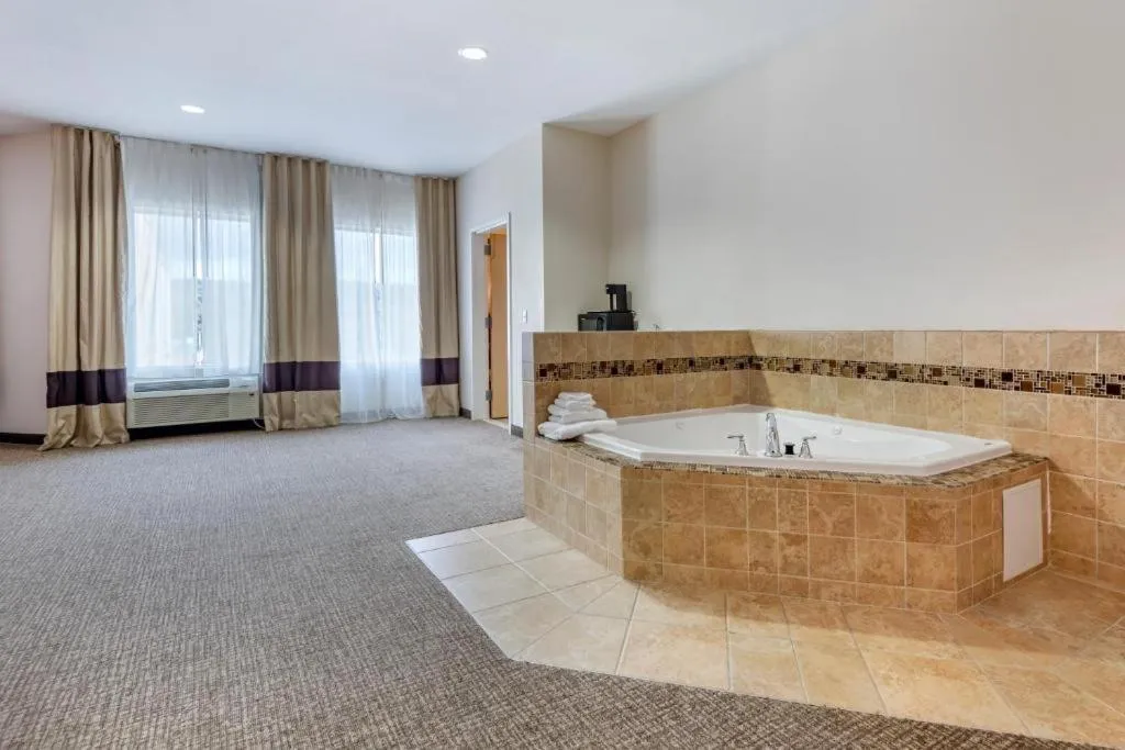 Hot Tub in Comfort Inn Apalachin - Binghamton W Route 17