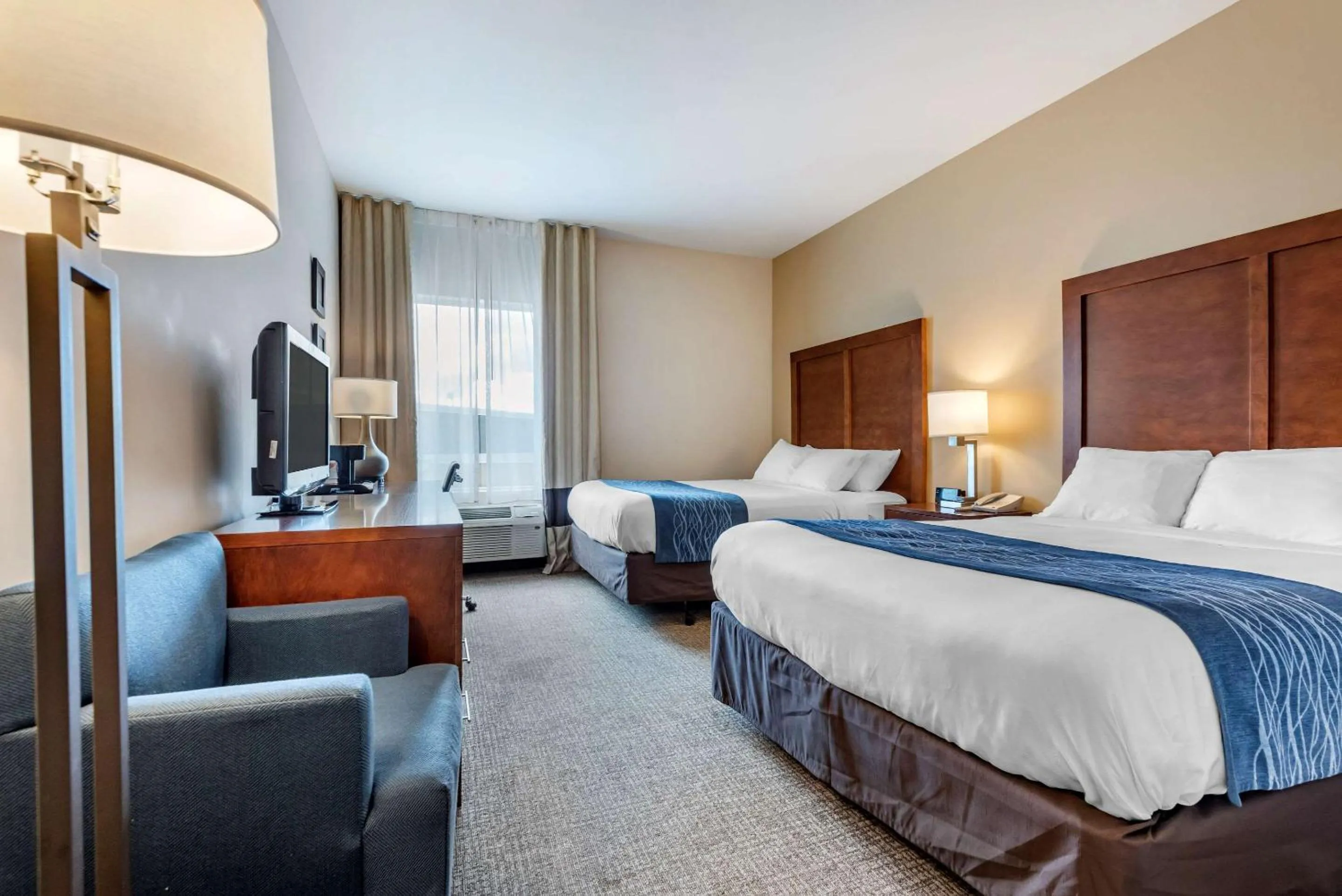 Photo of the whole room, Bed in Comfort Inn Apalachin - Binghamton W Route 17