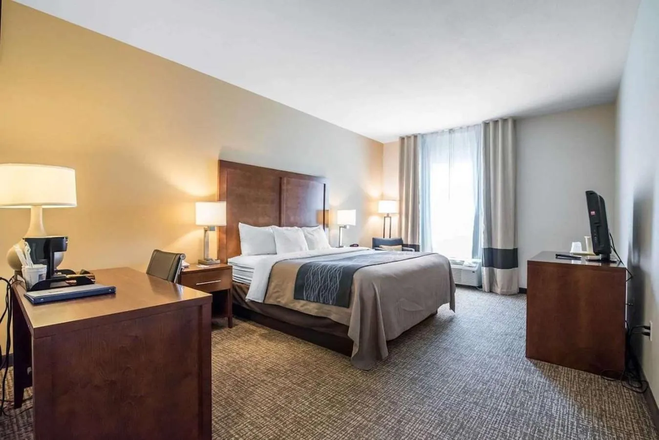 Bed in Comfort Inn Apalachin - Binghamton W Route 17