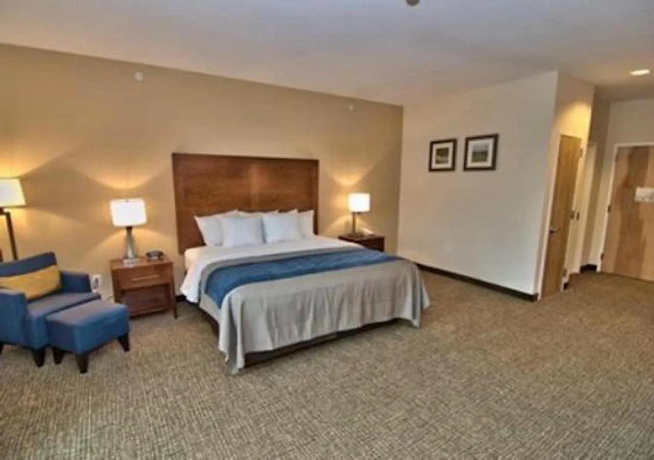 Bed in Comfort Inn Apalachin - Binghamton W Route 17