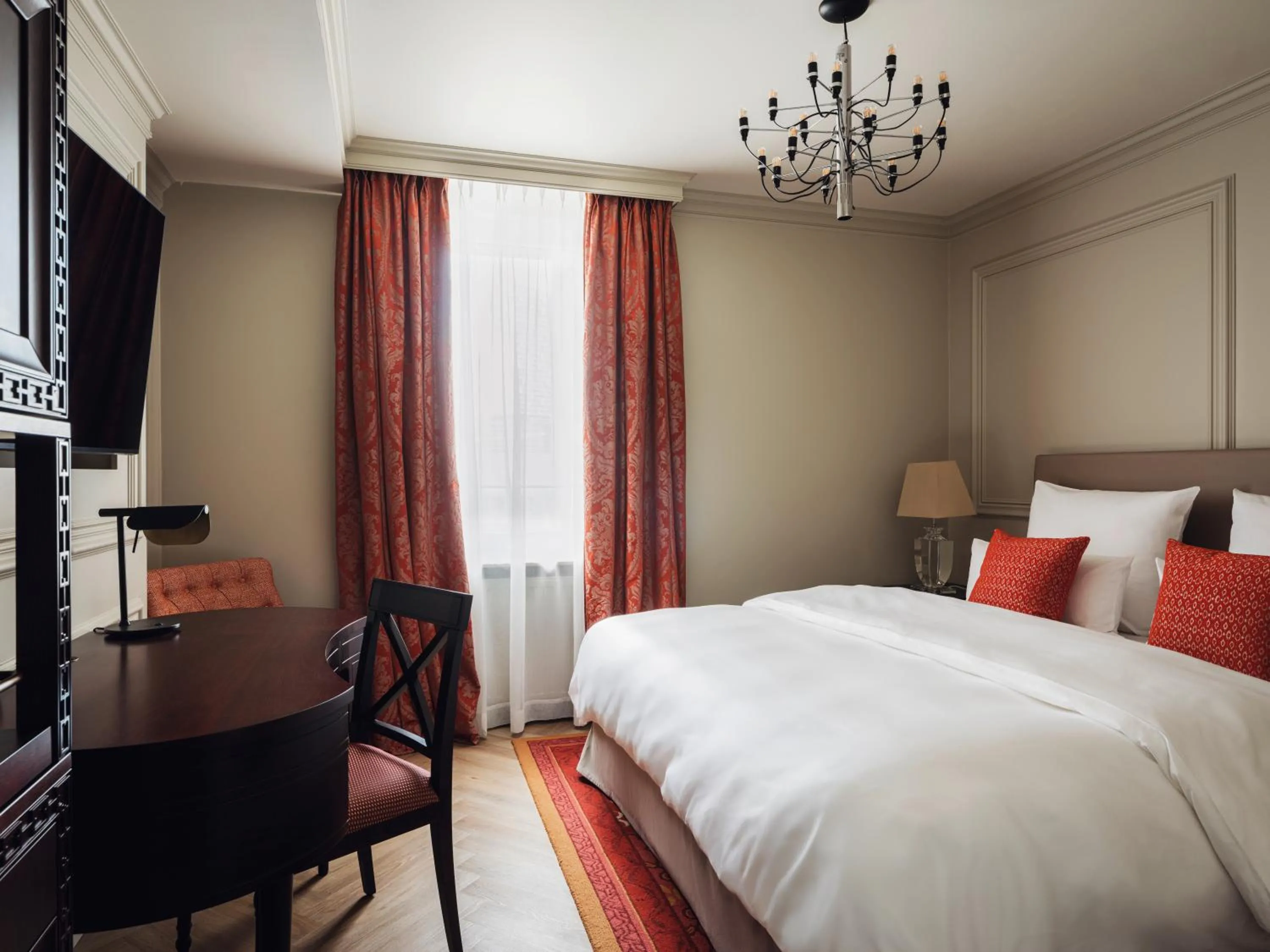 Deluxe Room in Taj Hessischer Hof Frankfurt