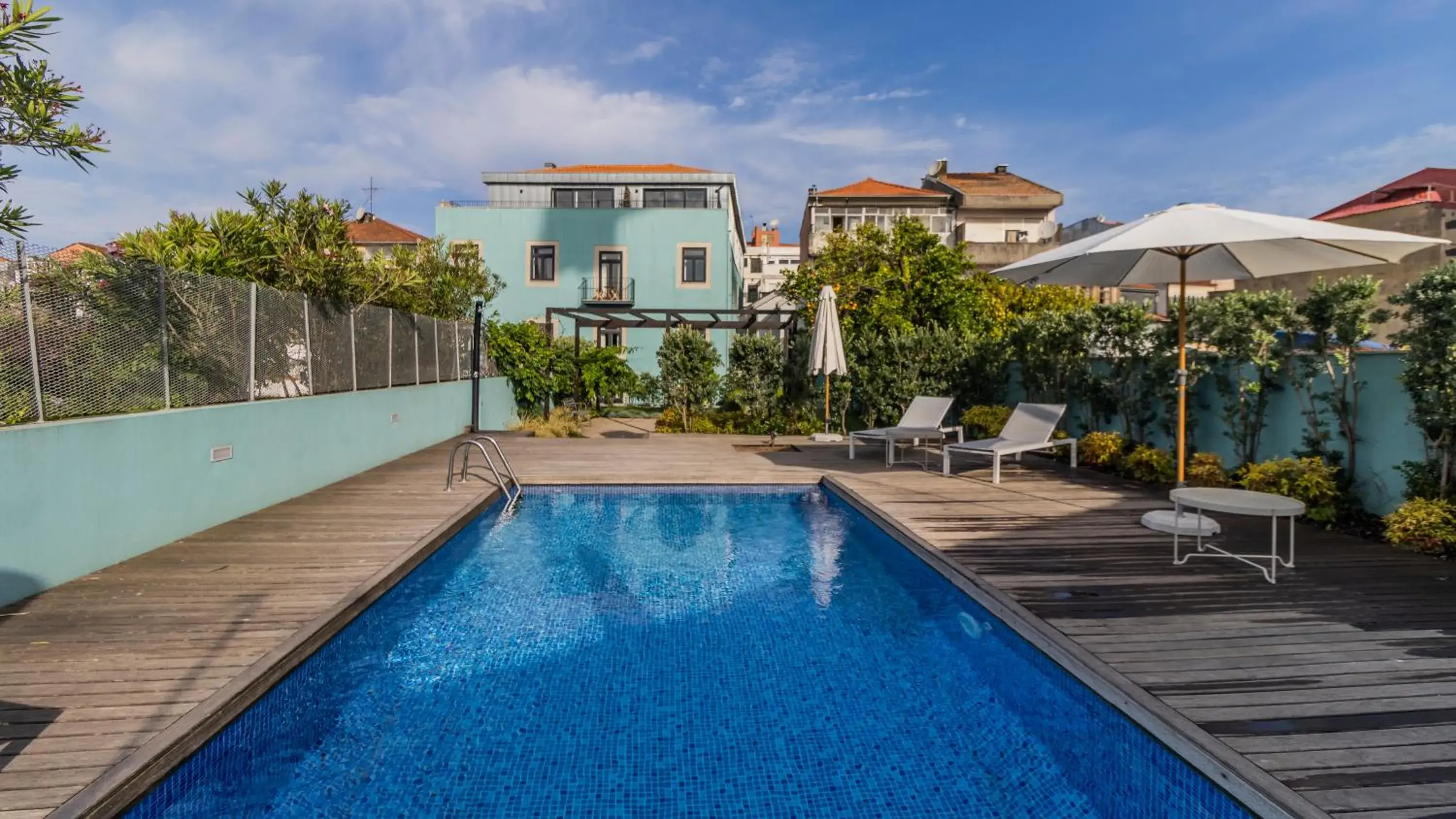 LovelyStay - Downtown Studio with Pool, AC and Balcony LovelyStay - Downtown Studio with Pool, AC and Balcony