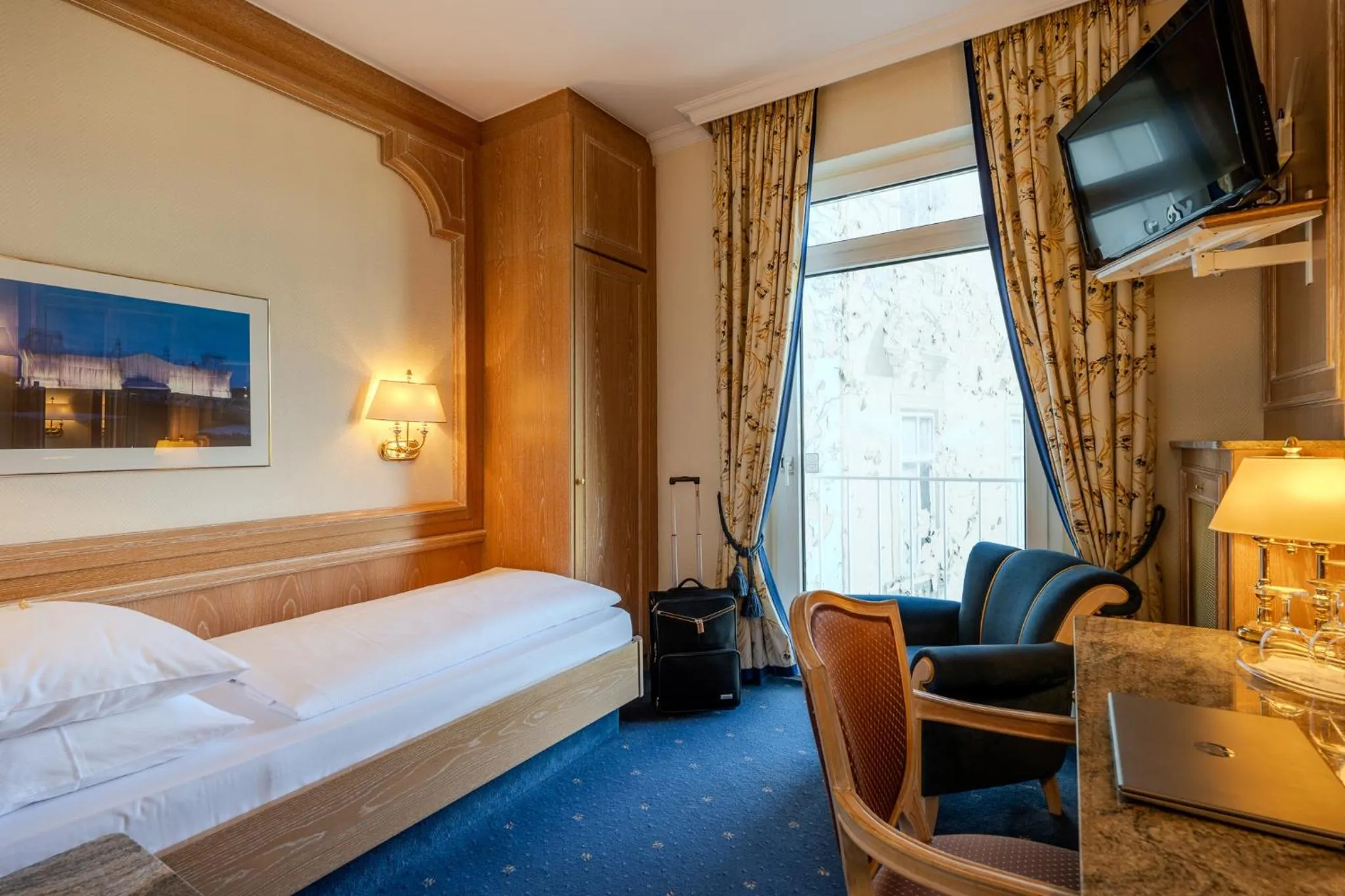 Photo of the whole room, Bed in Ringhotel Seehof