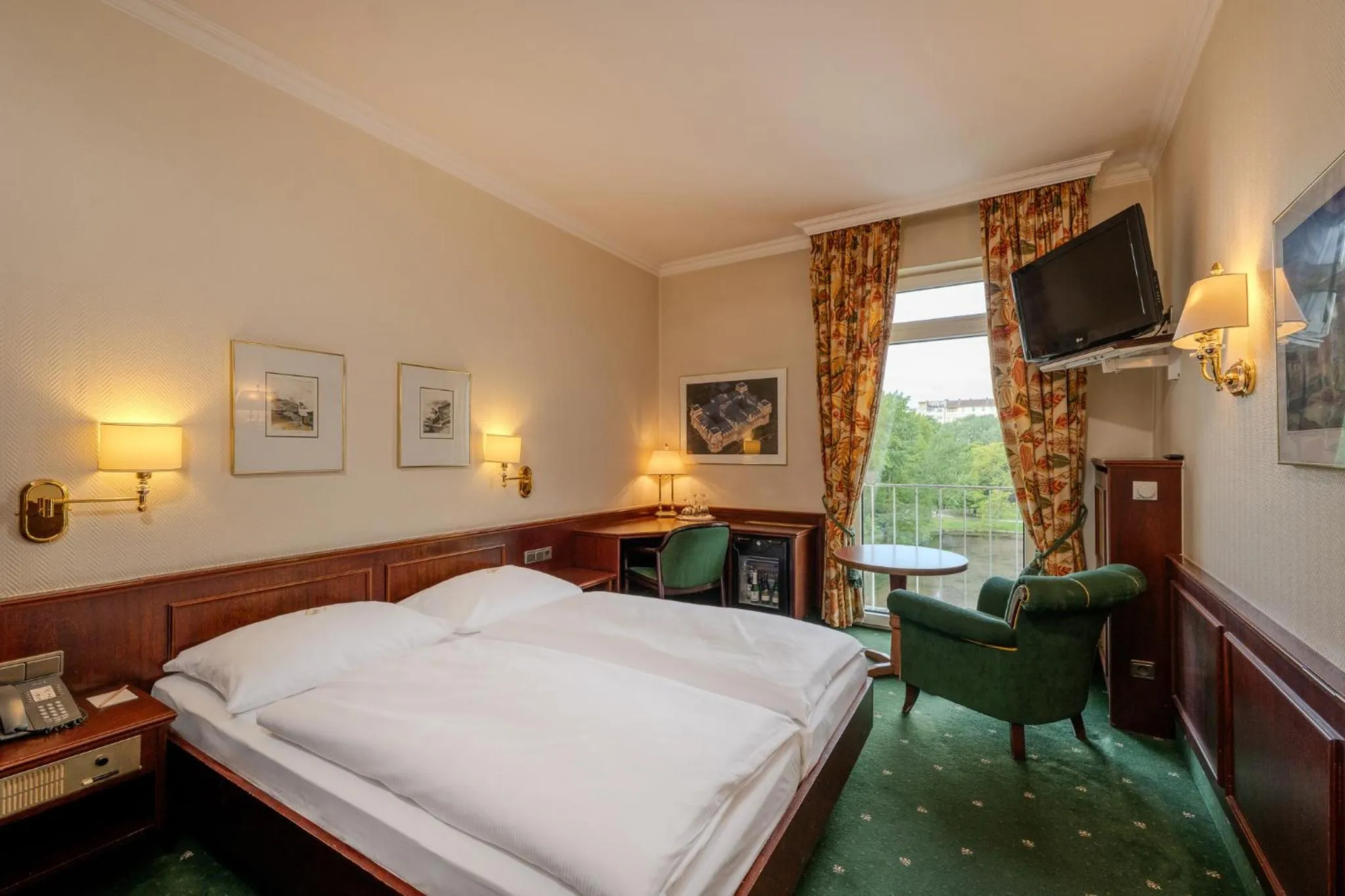 Photo of the whole room, Bed in Ringhotel Seehof