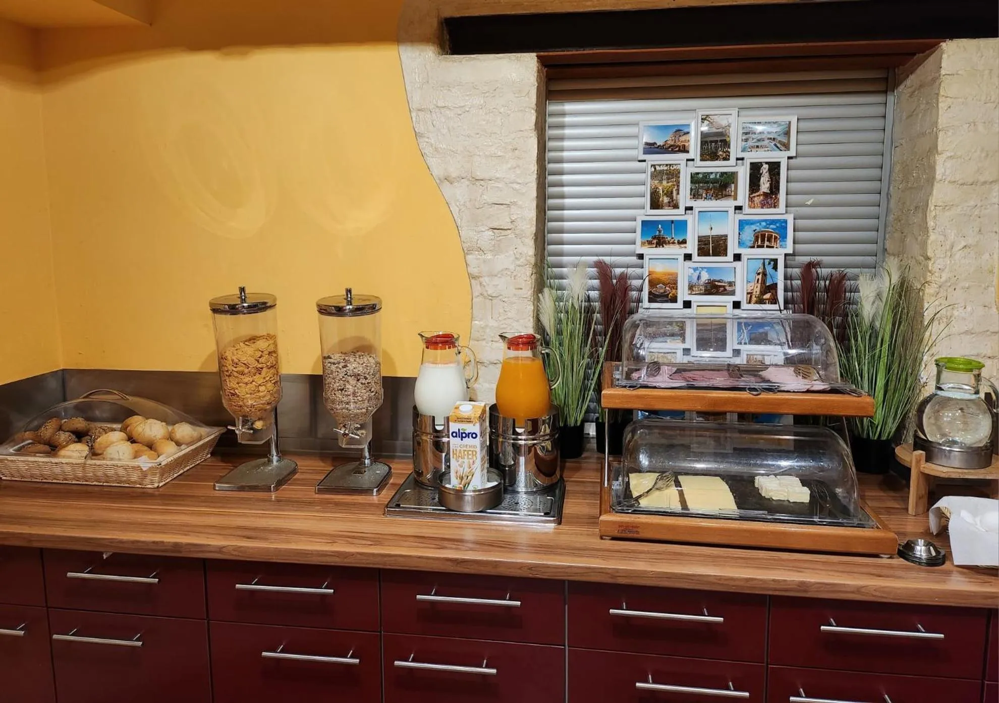 Breakfast in Hostel Alex 30