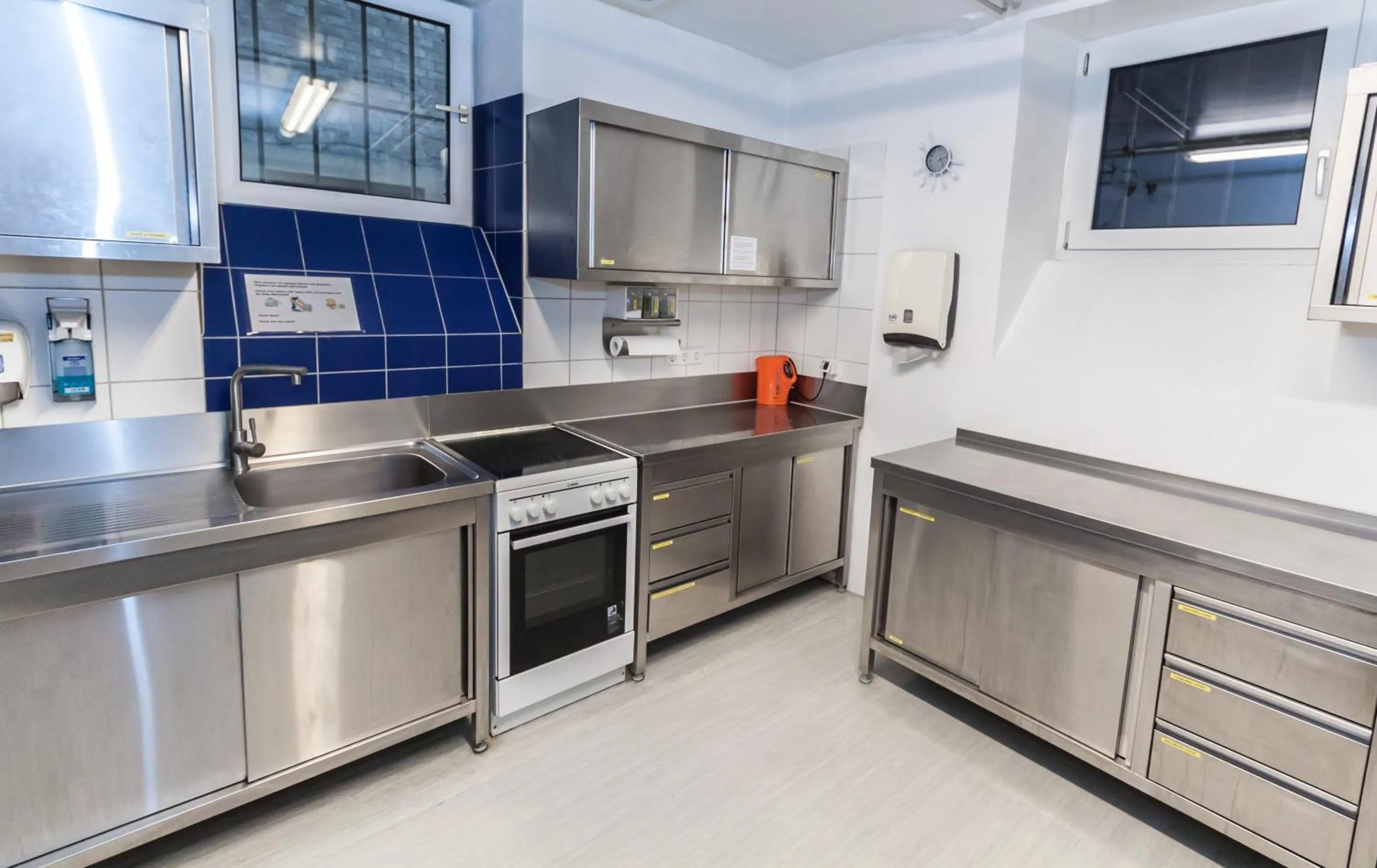 Kitchen or kitchenette in Hostel Alex 30