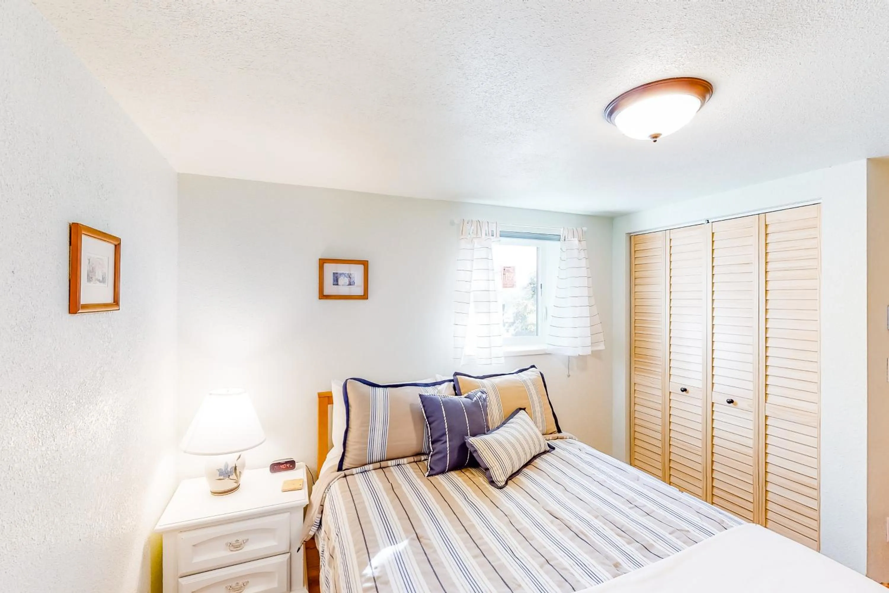 Bed in Cottage at Nye Beach